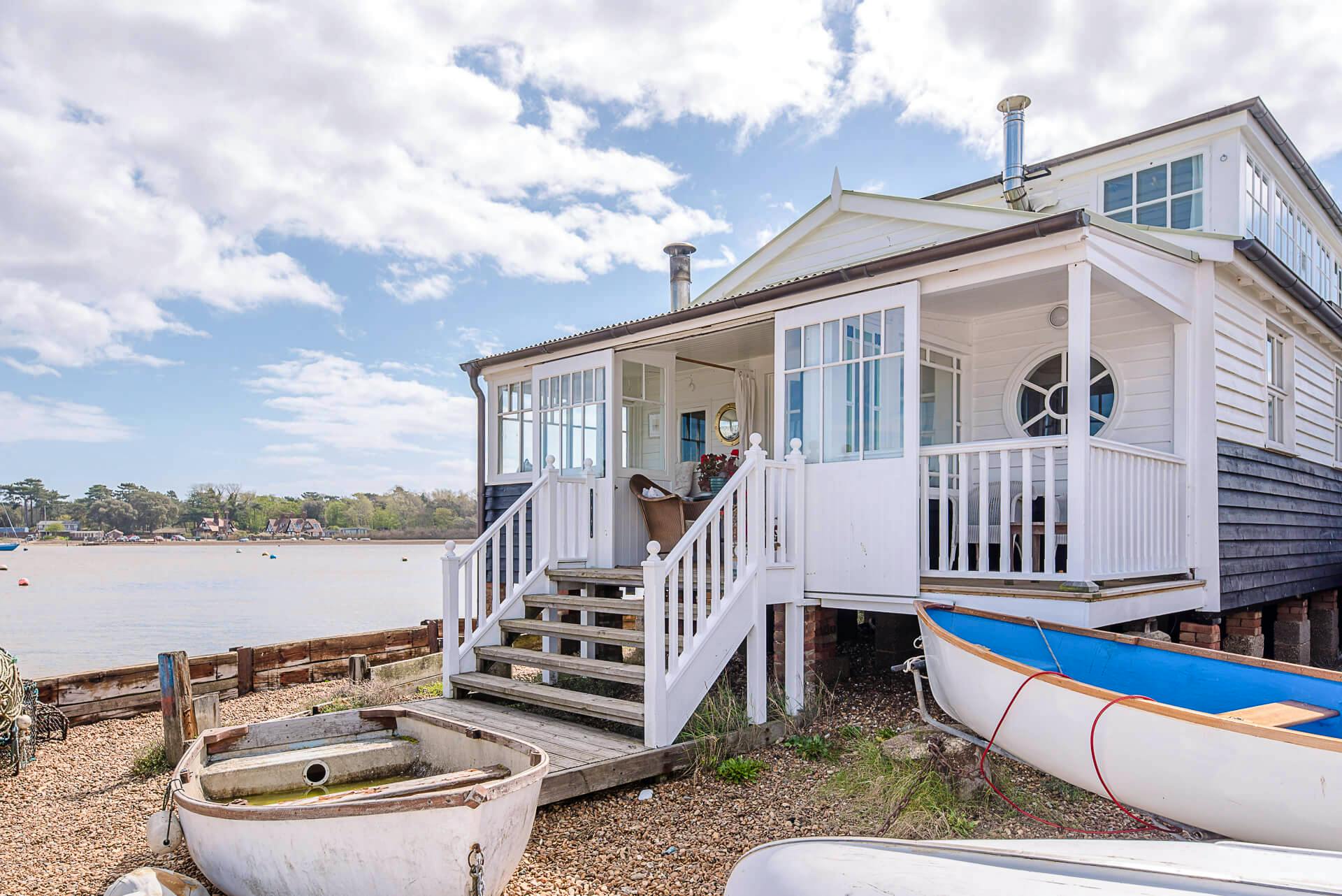 15 Beautiful Boat Houses