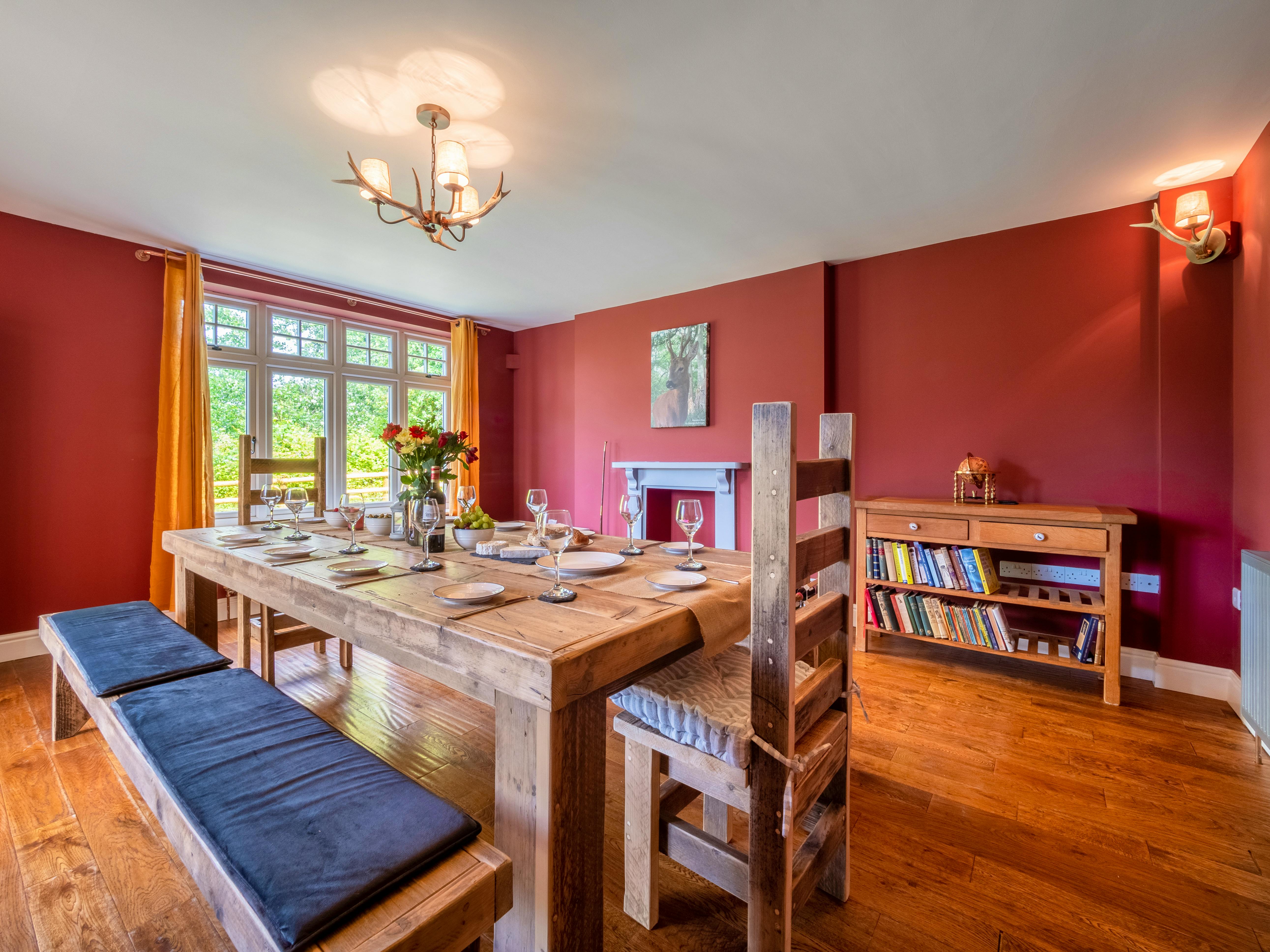 Dining room & 8ft table 