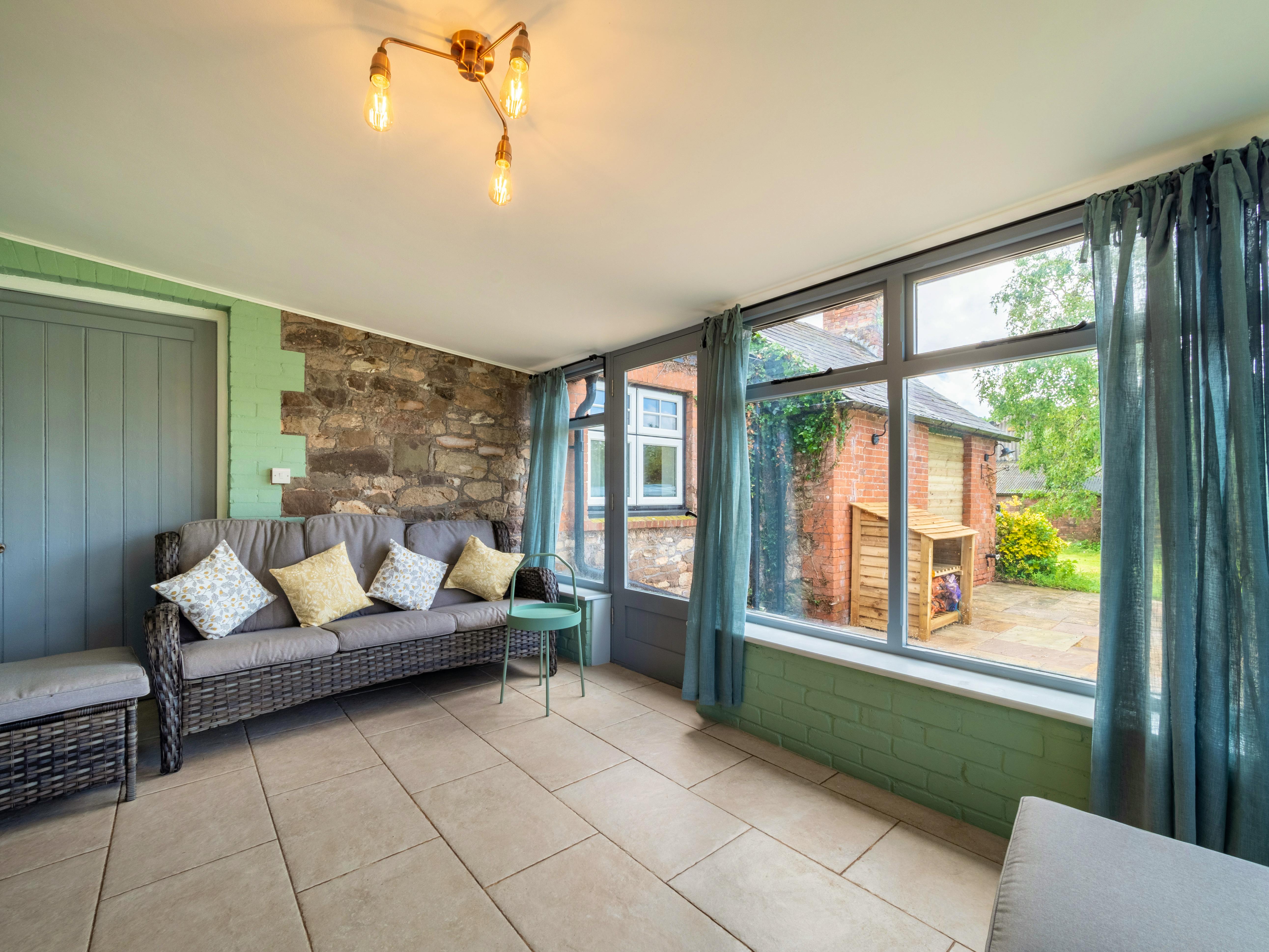 Sunlounge or sixth bedroom for 12