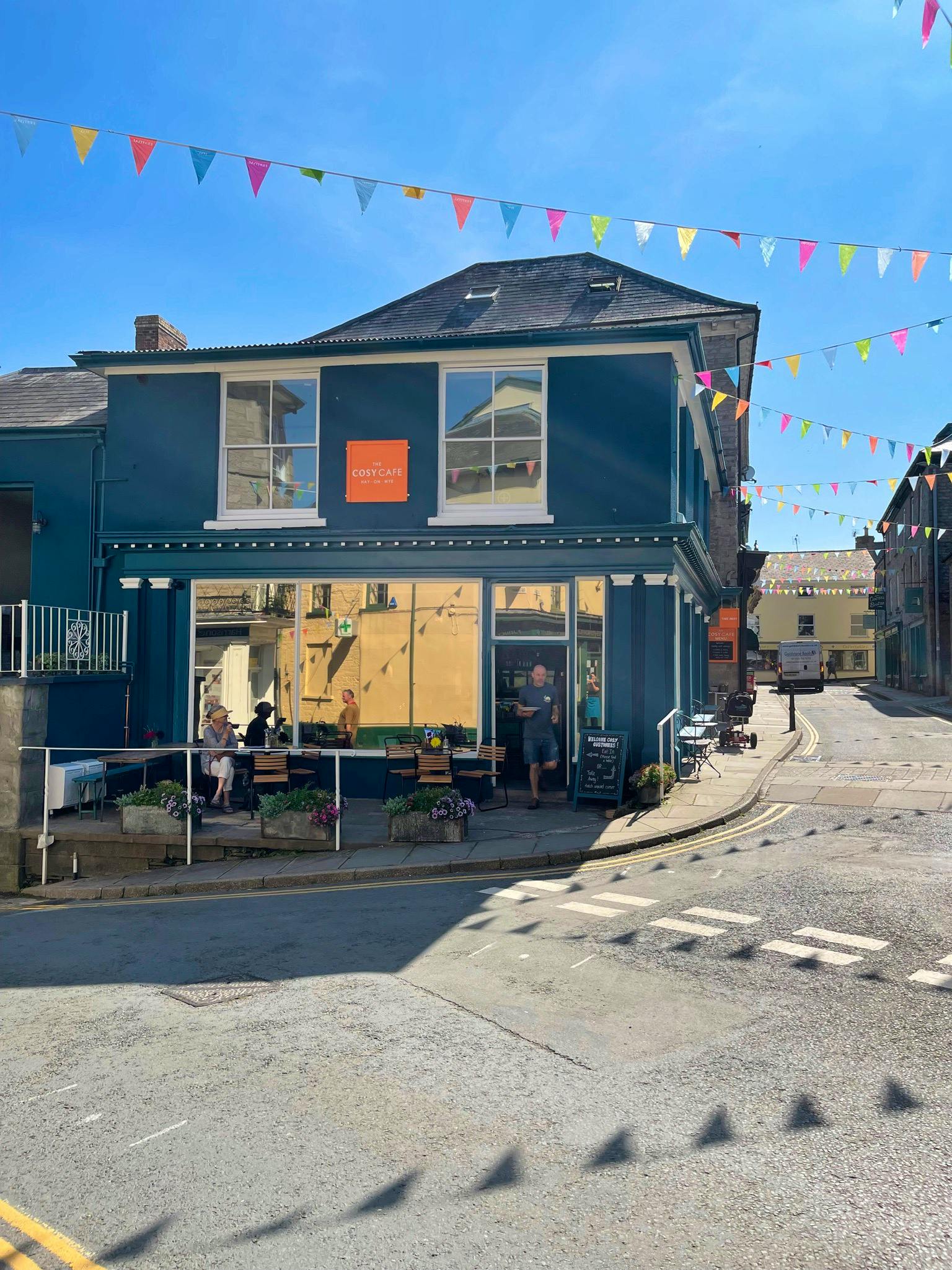 Cosy Retreats 2 Above Cosy Cafe