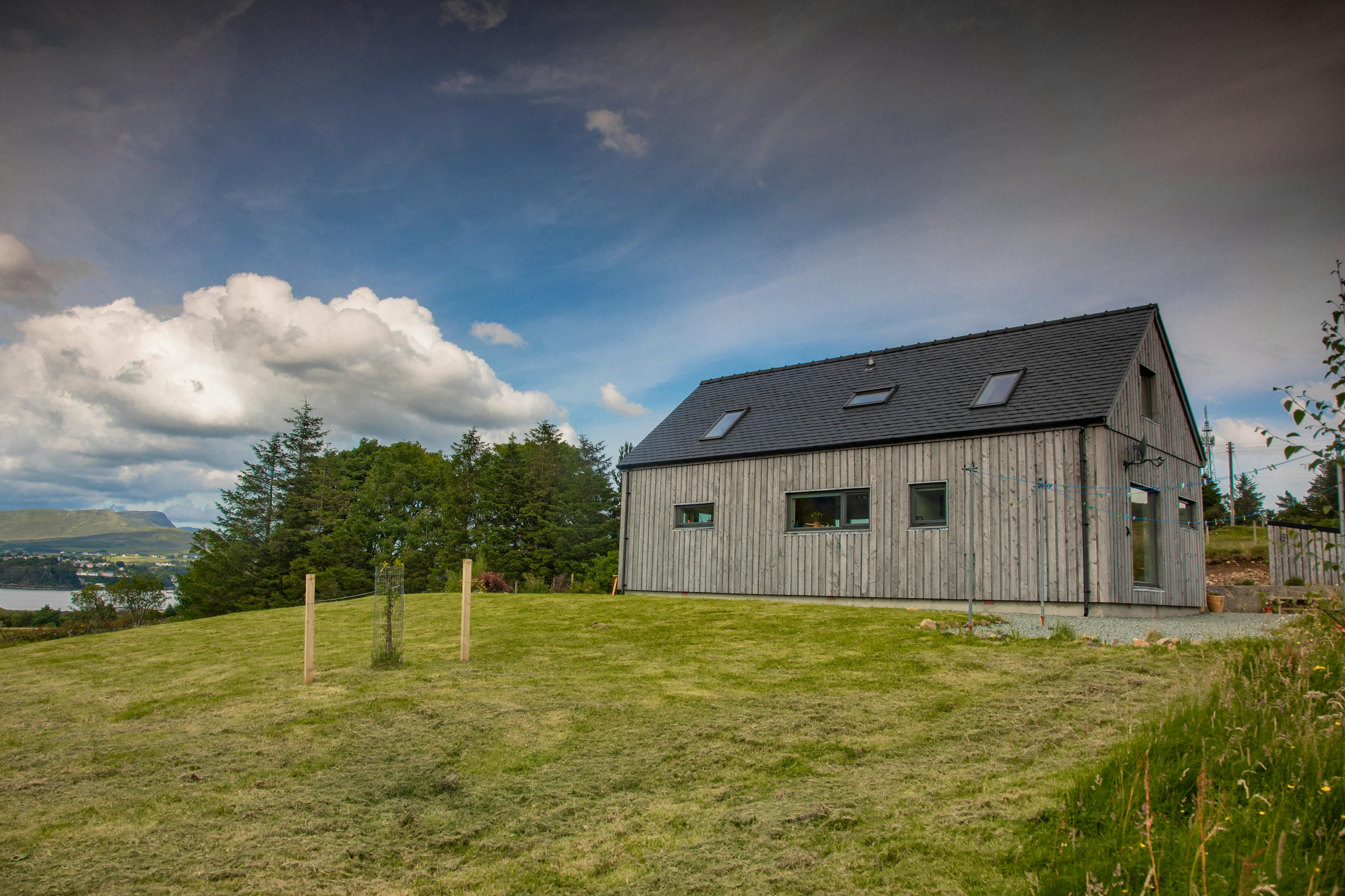 Spacious wrap around garden 