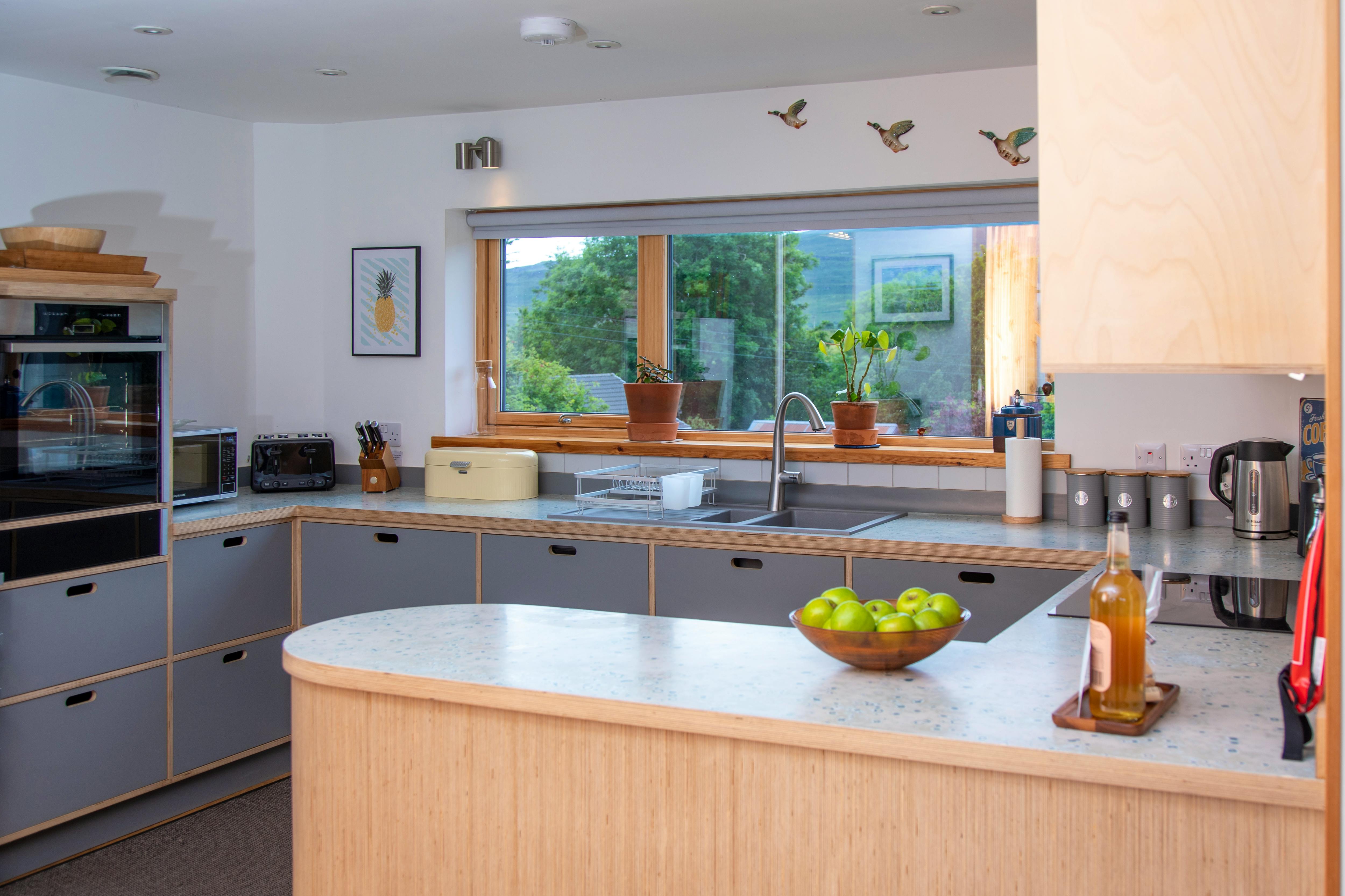 Spacious modern kitchen 