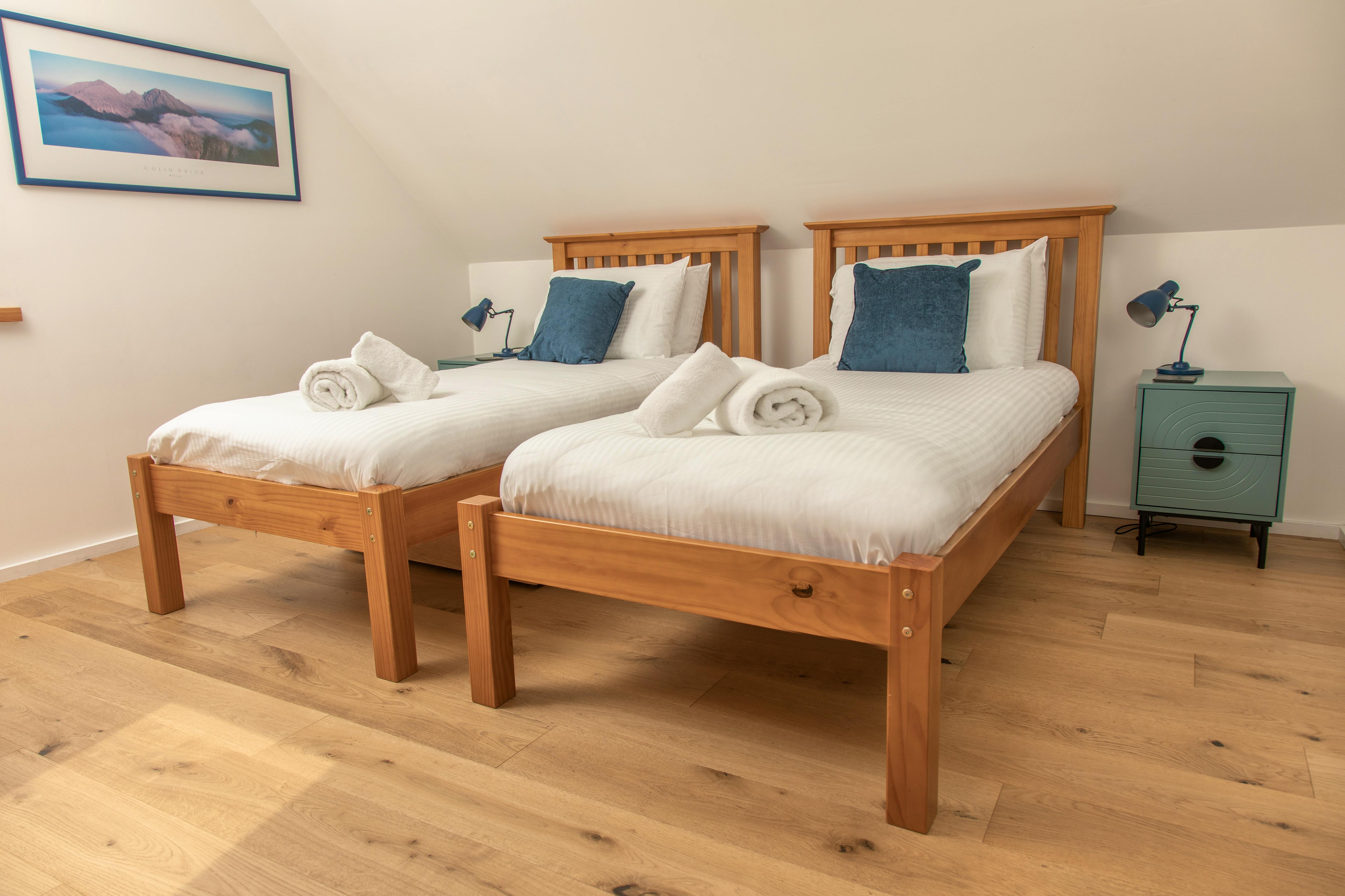 Spacious twin bedroom - loch views