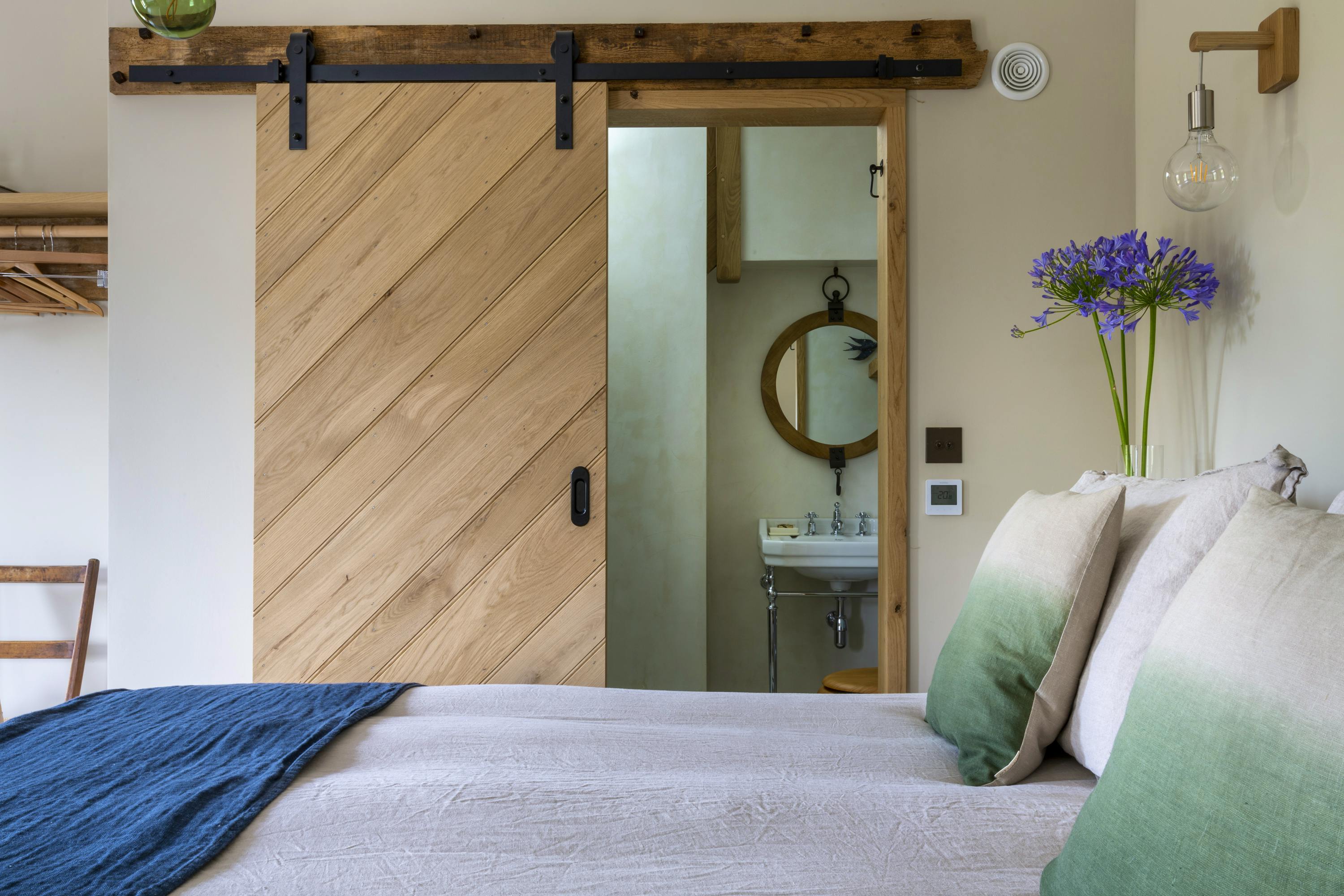 Fledgling Barn ensuite shower