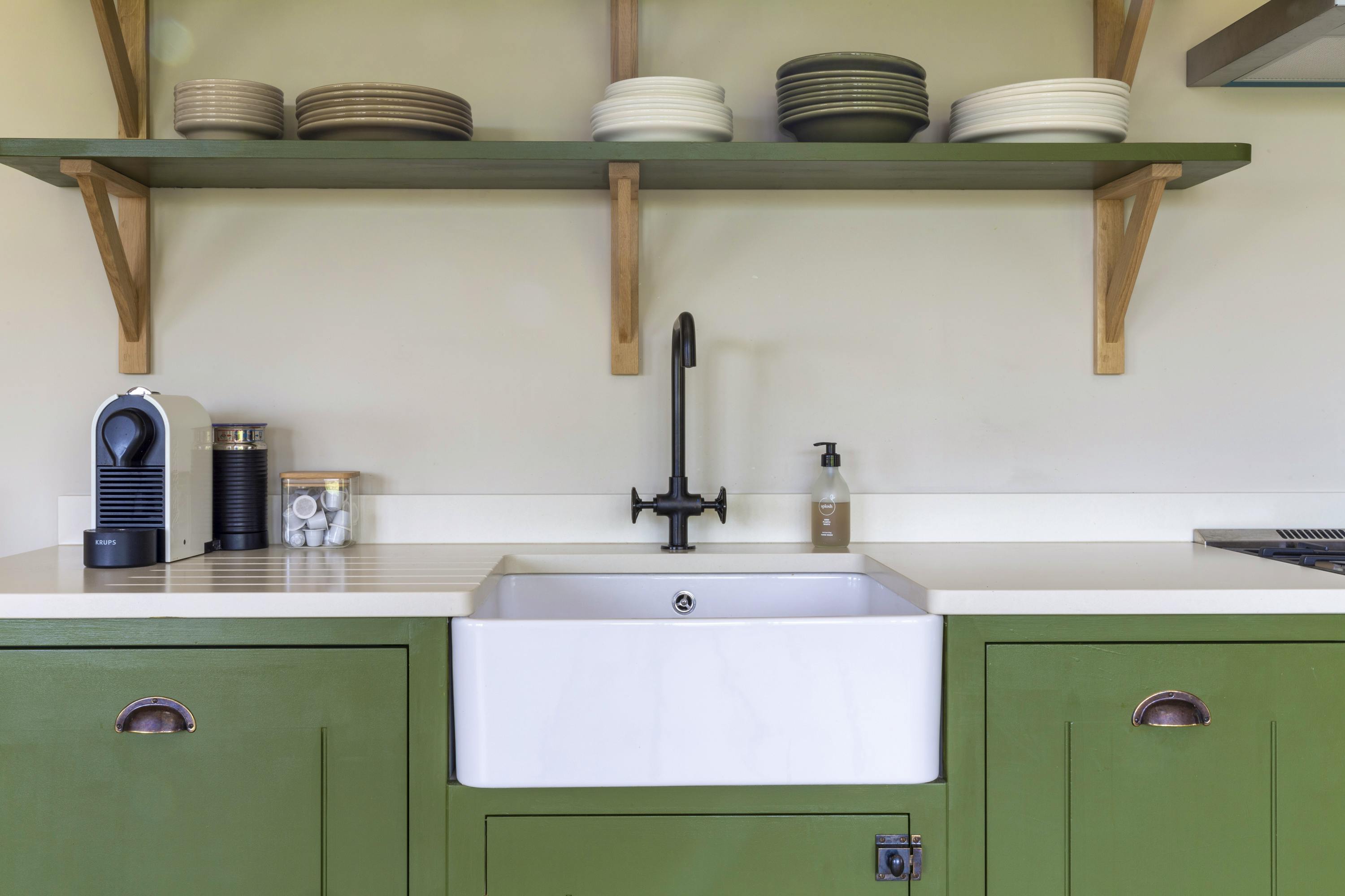 Well equipped kitchen in Fledgling