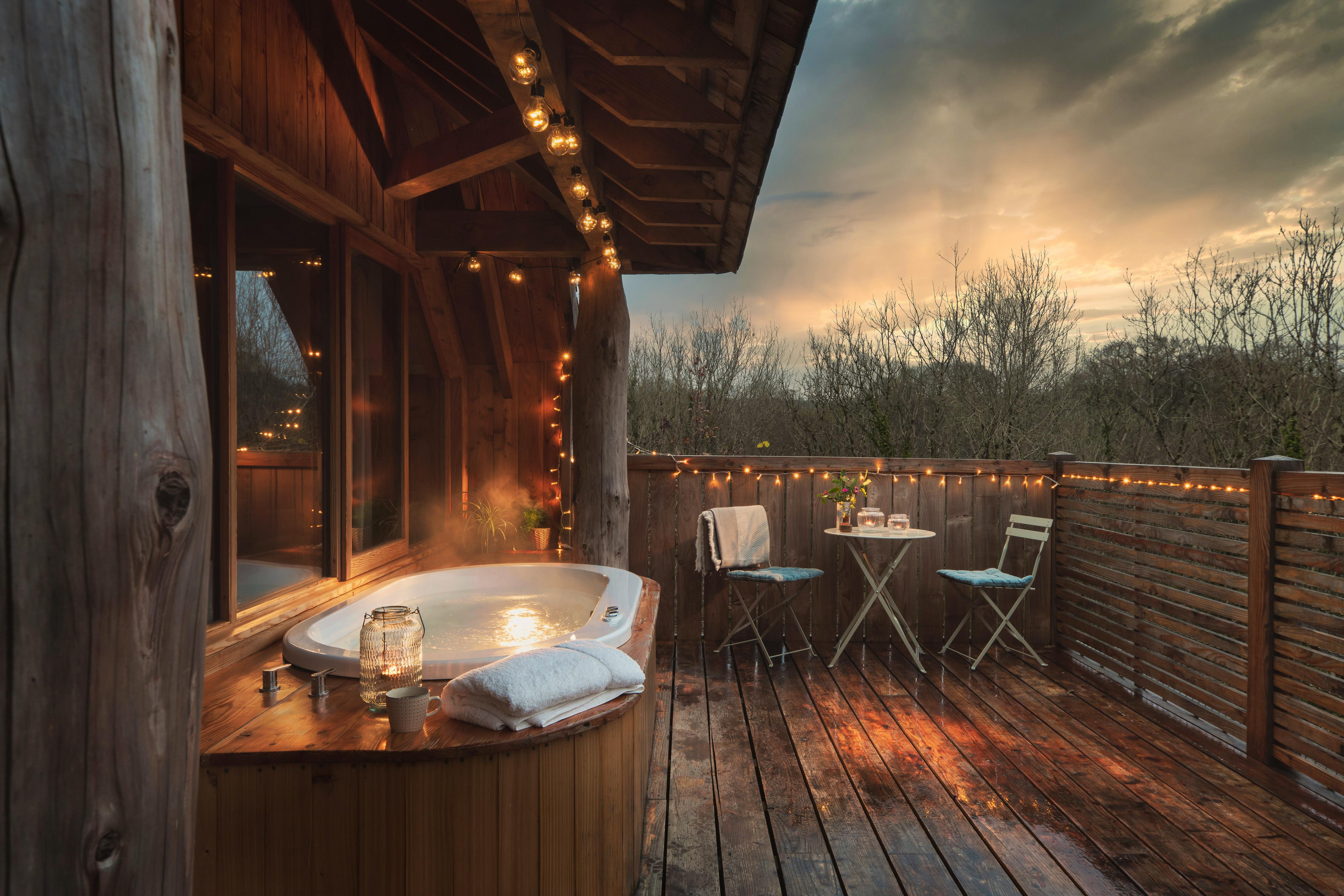 15 of the Best Treehouses with Hot Tubs