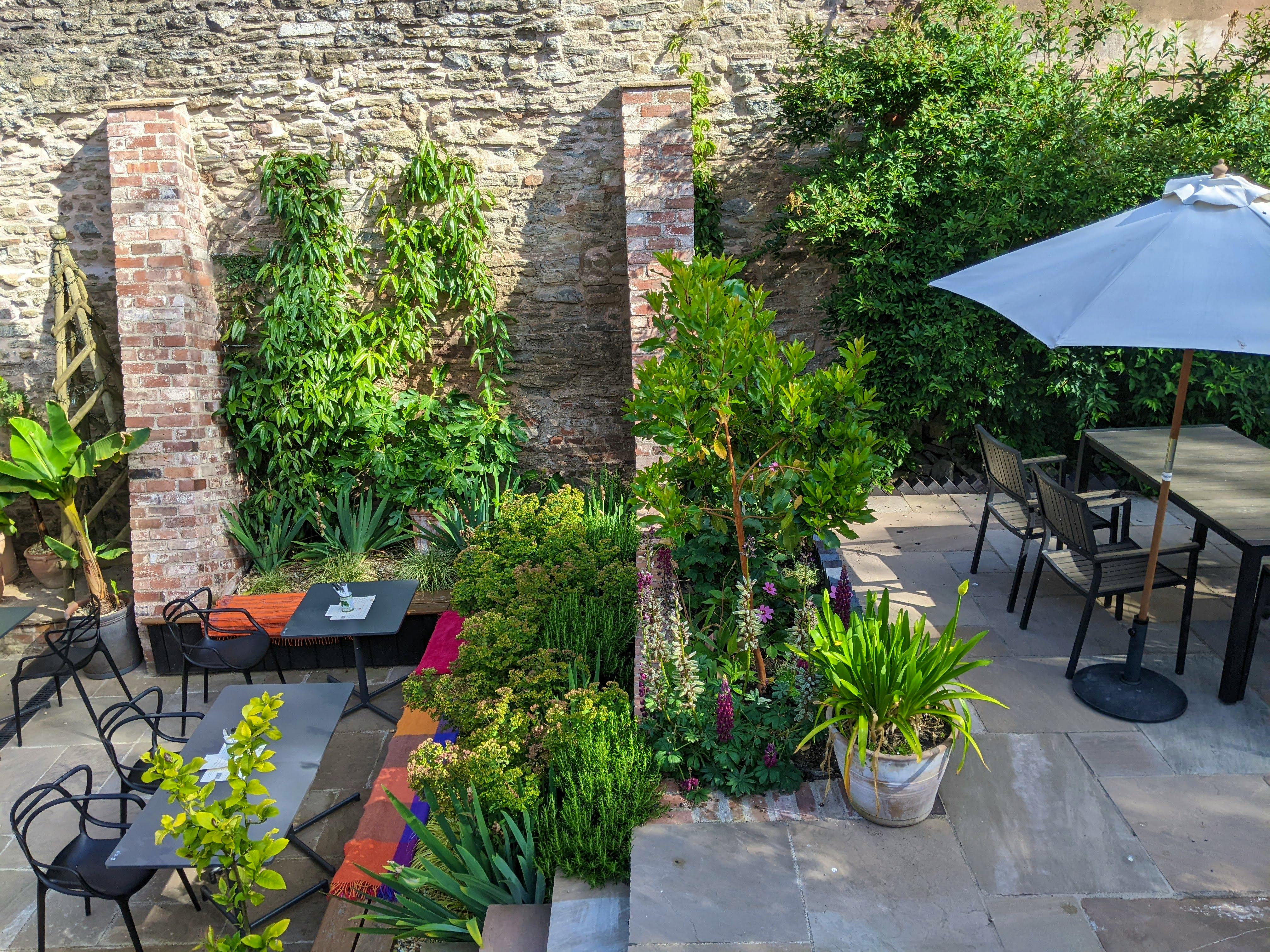 Garden (shared with the cafe)