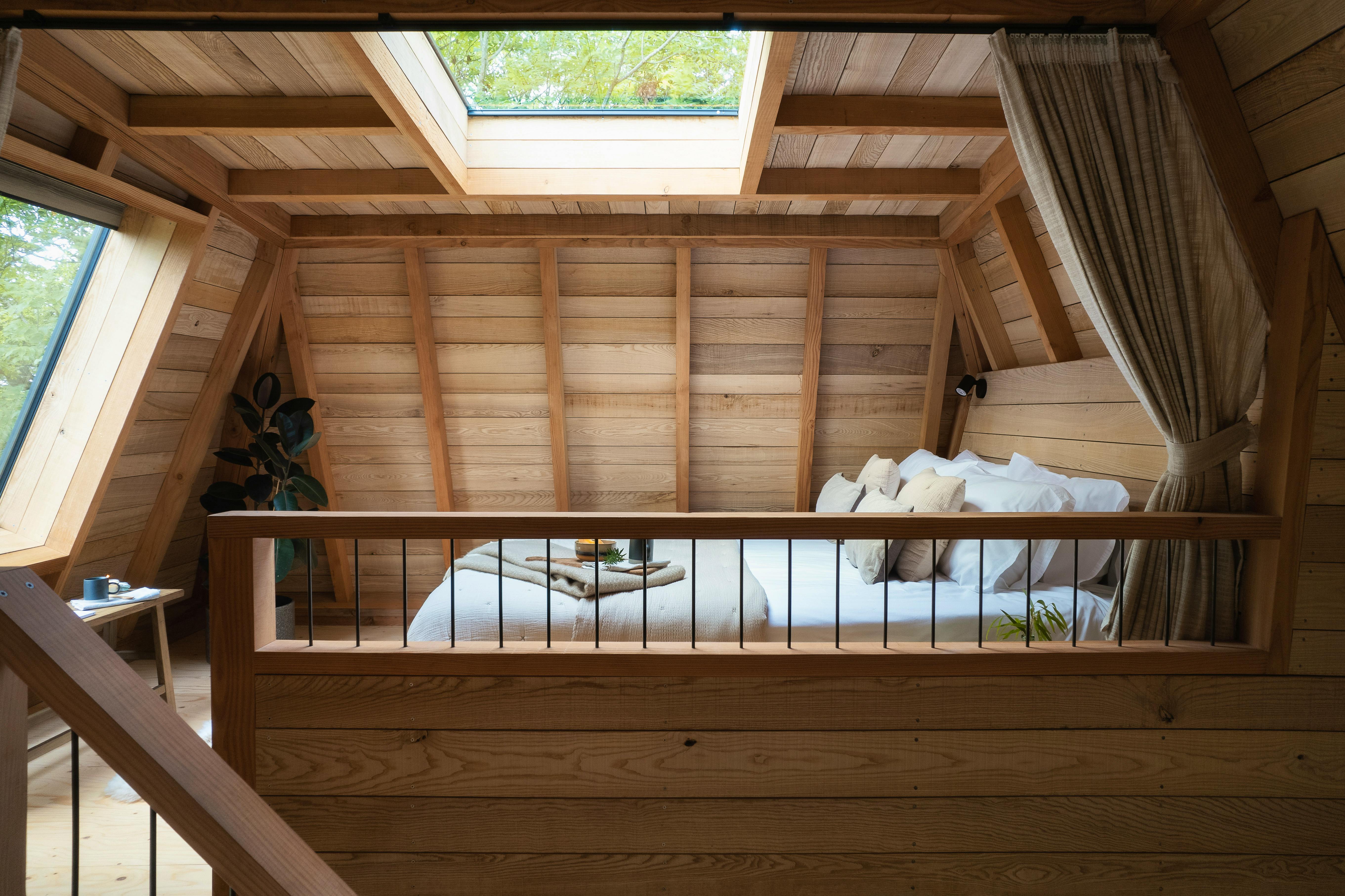 Bed with a view over the treetops