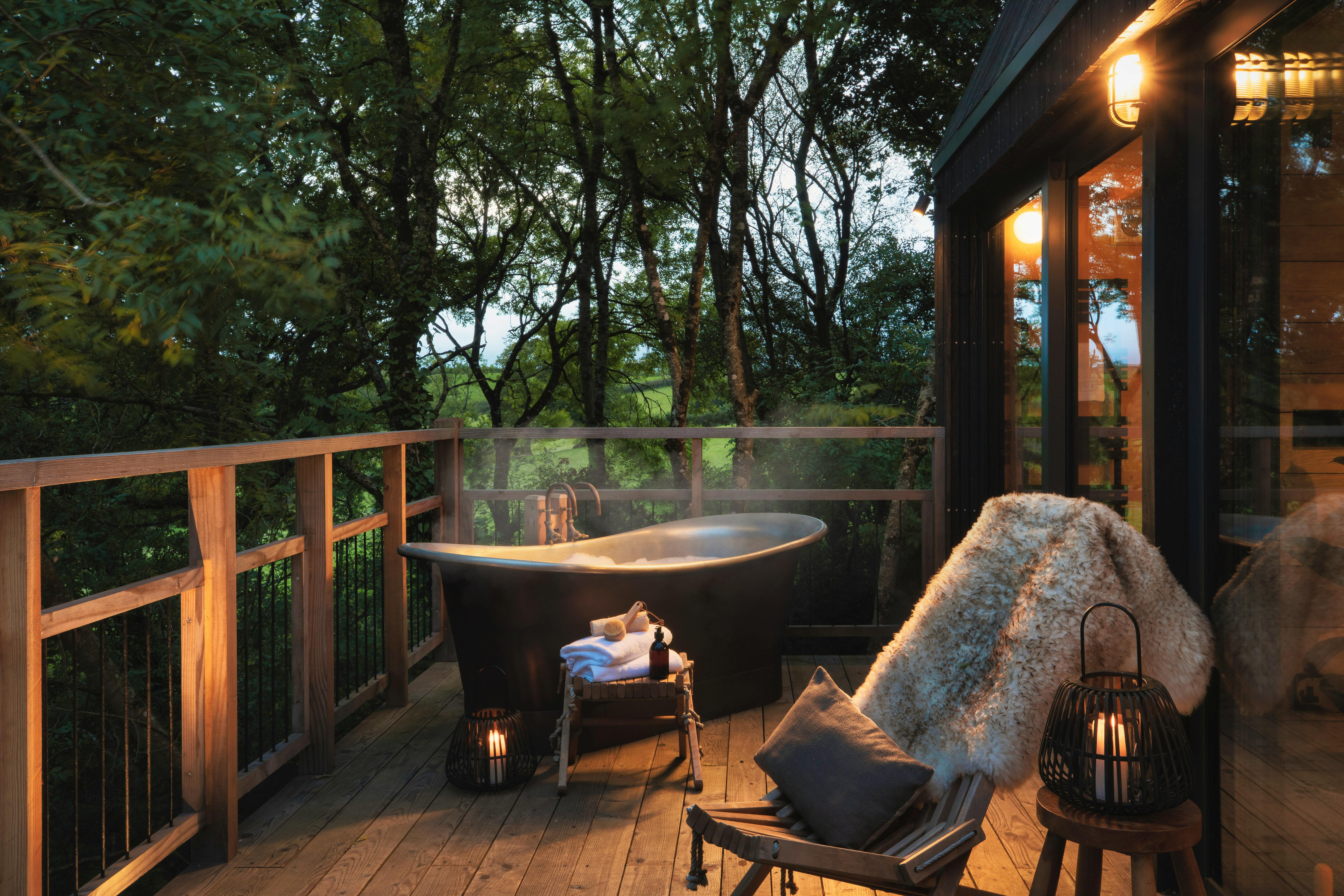 The two-person copper bath tub
