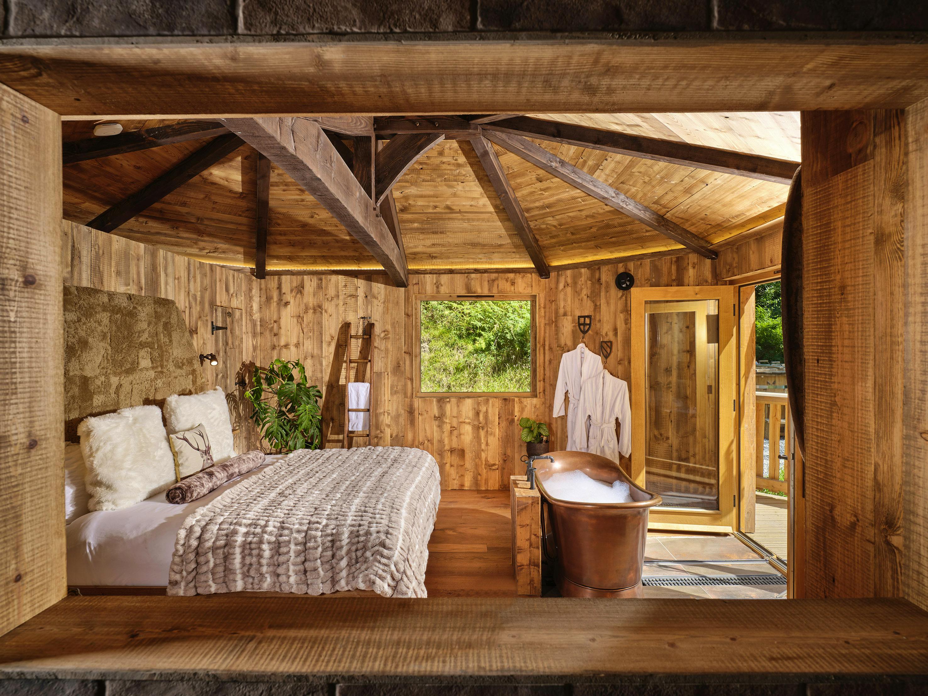 Hideout Treehouse Bedroom 