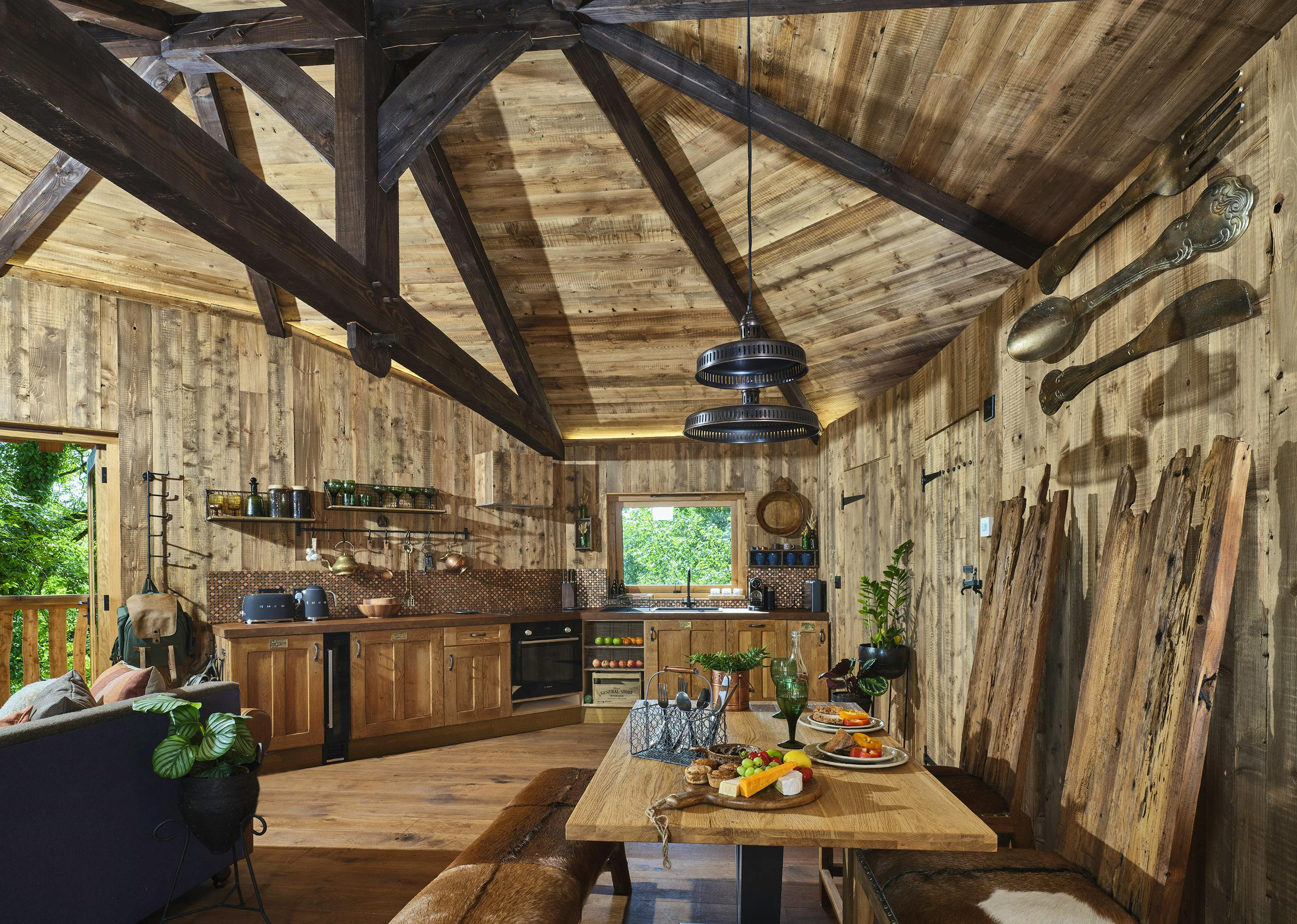 Hideout Dinning and Kitchen 