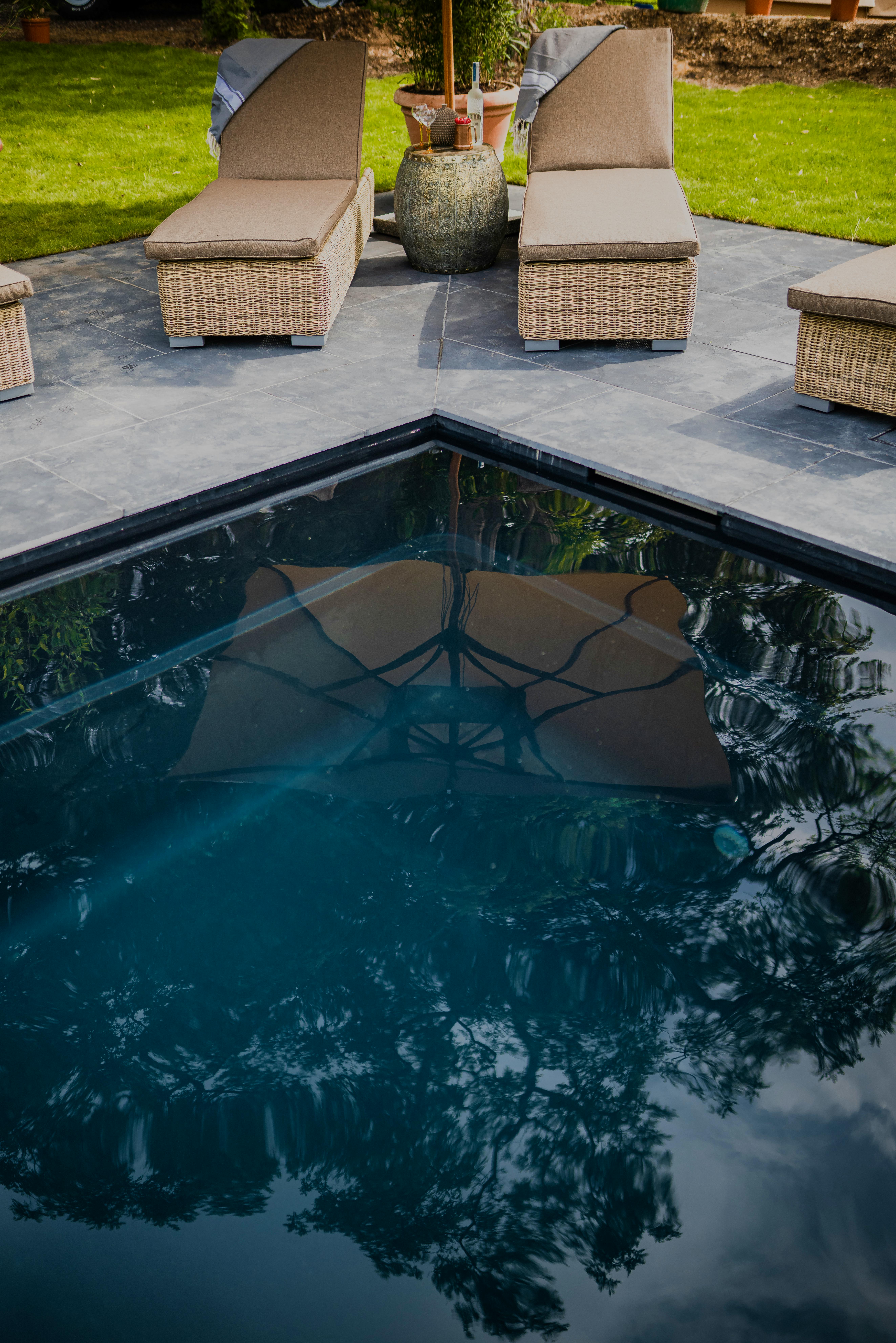 Plenty of seating & loungers 