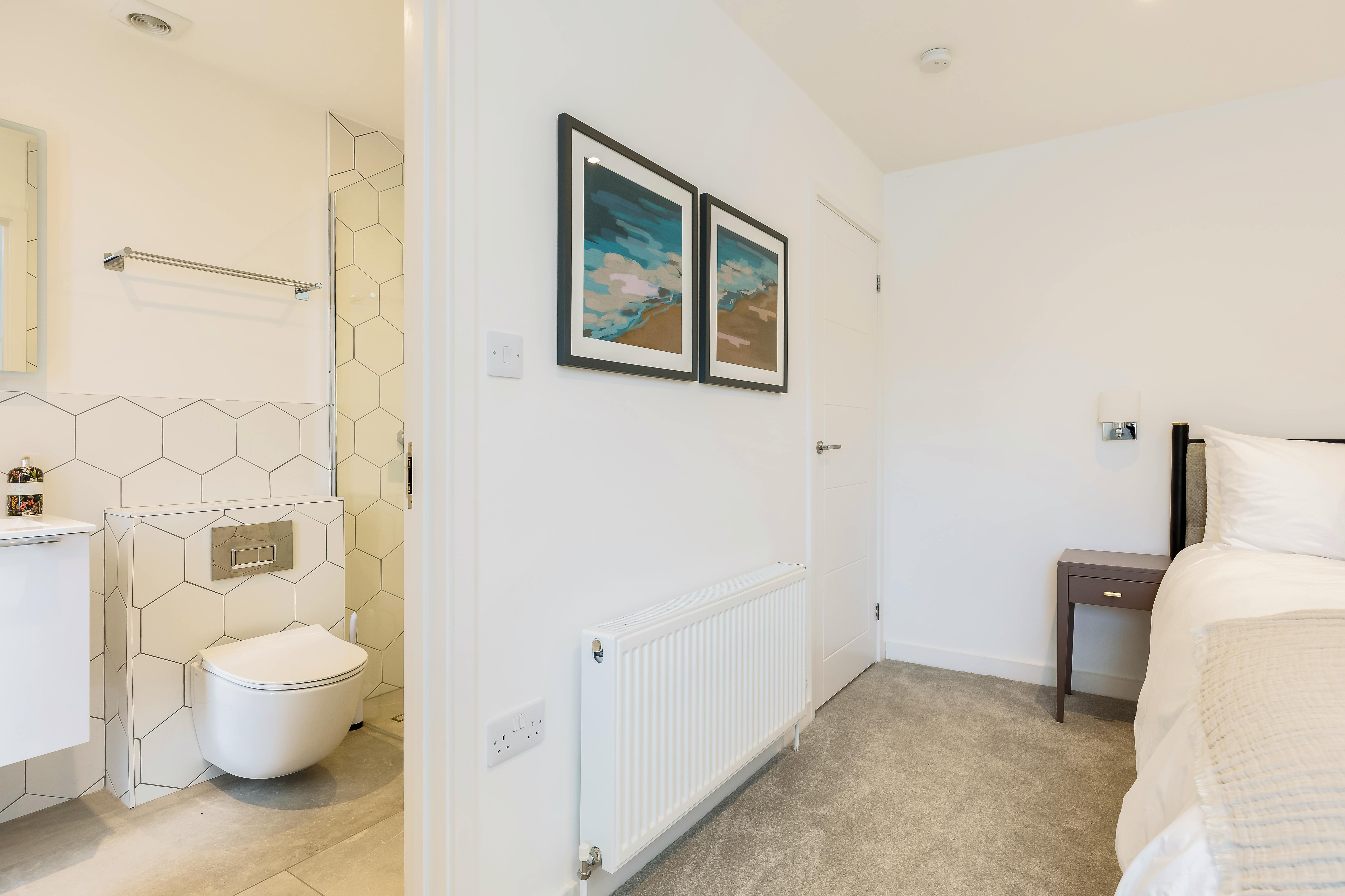 Ground Floor Twin to G/F Shower