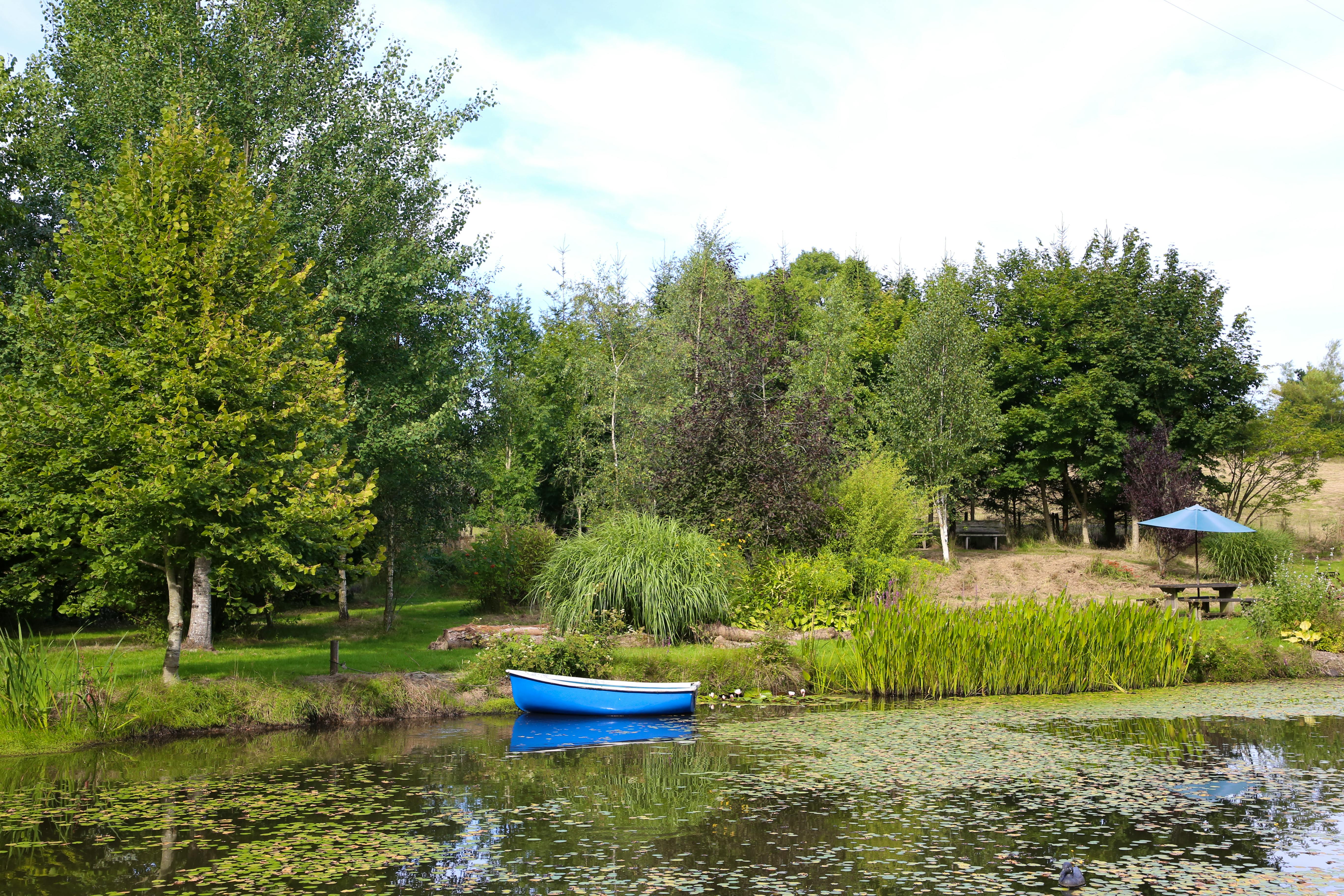 landscaped grounds and picnic table