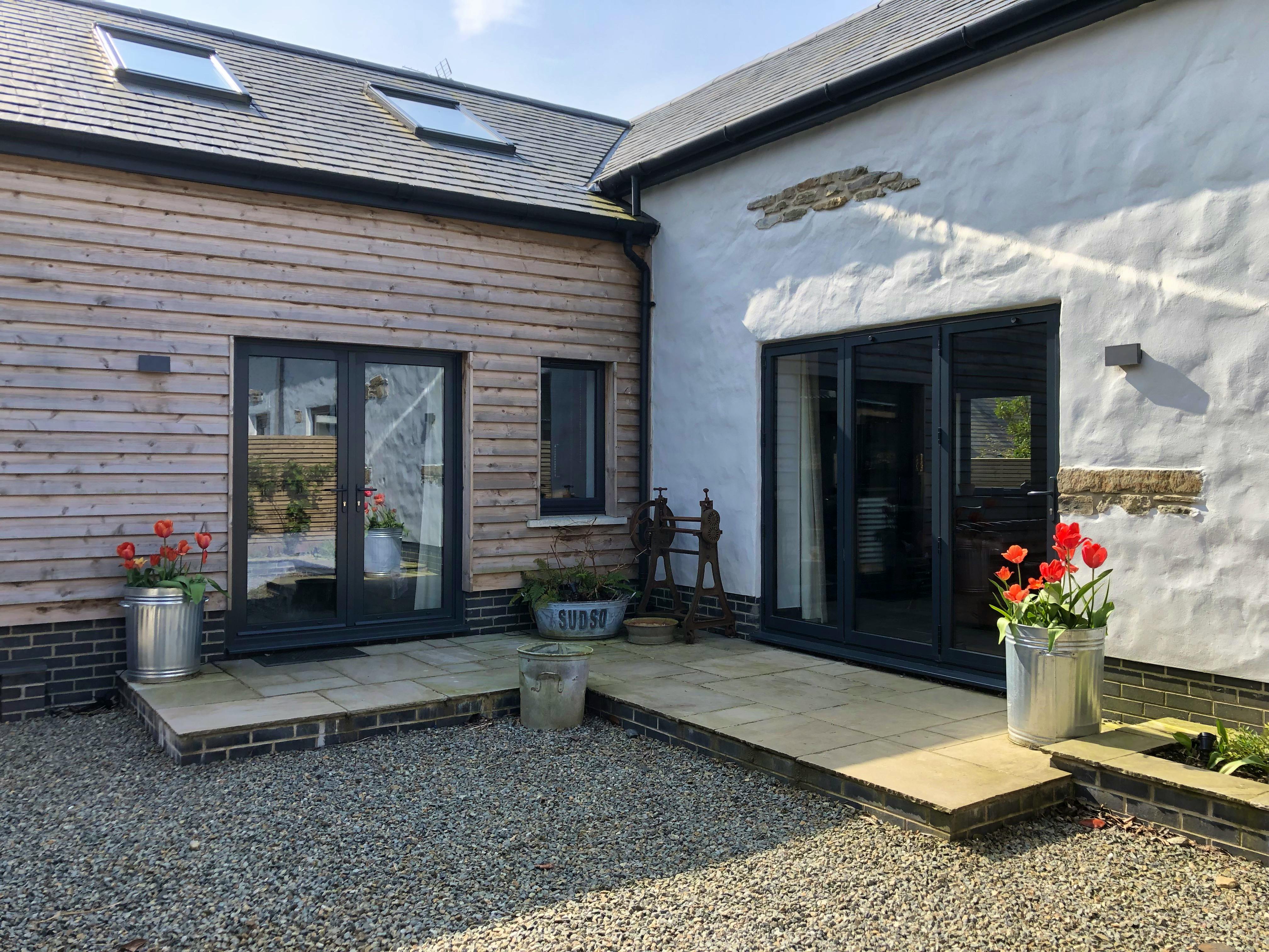 Zinc - private enclosed courtyard