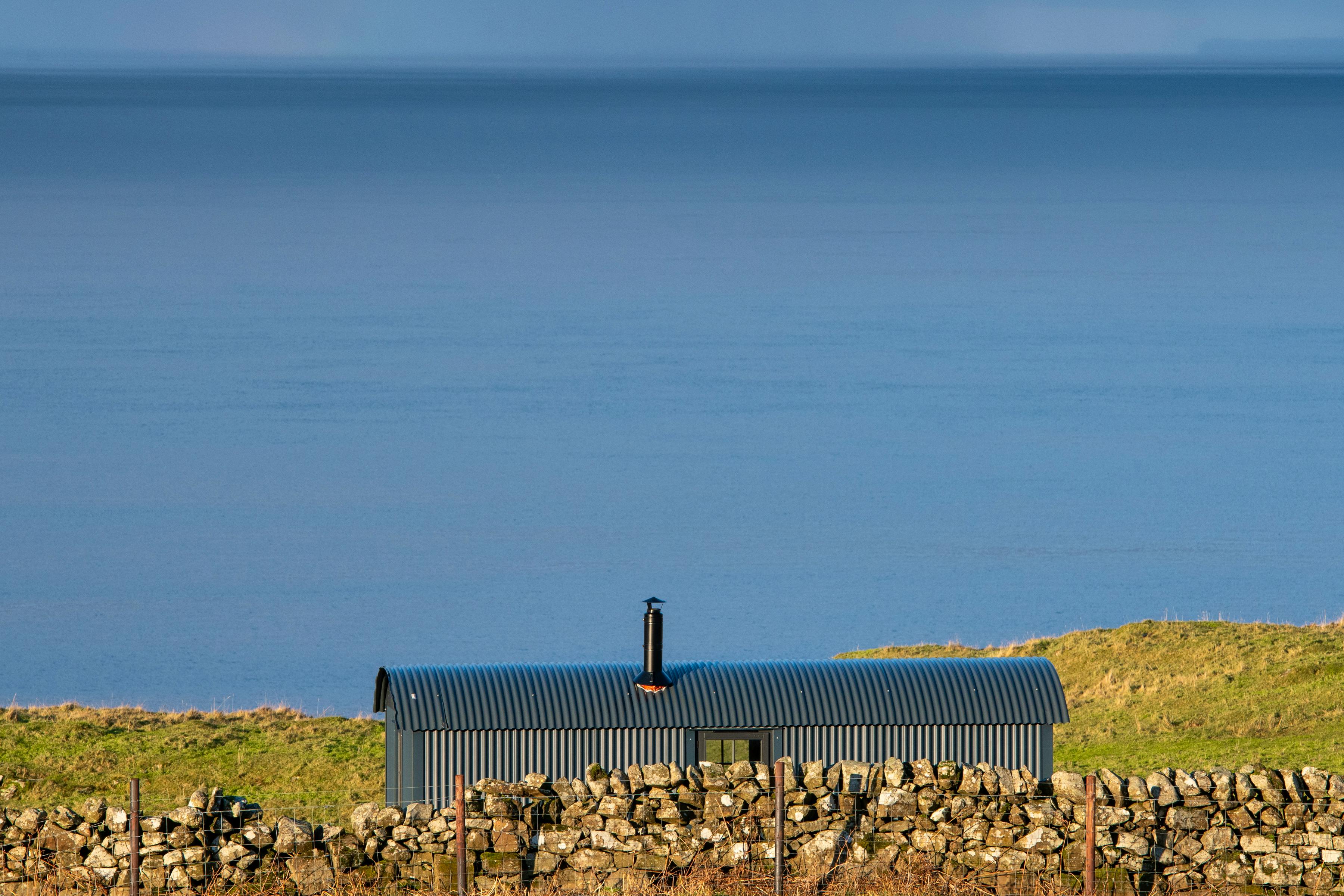 Treshnish Shepherd\'s Hut & the sea