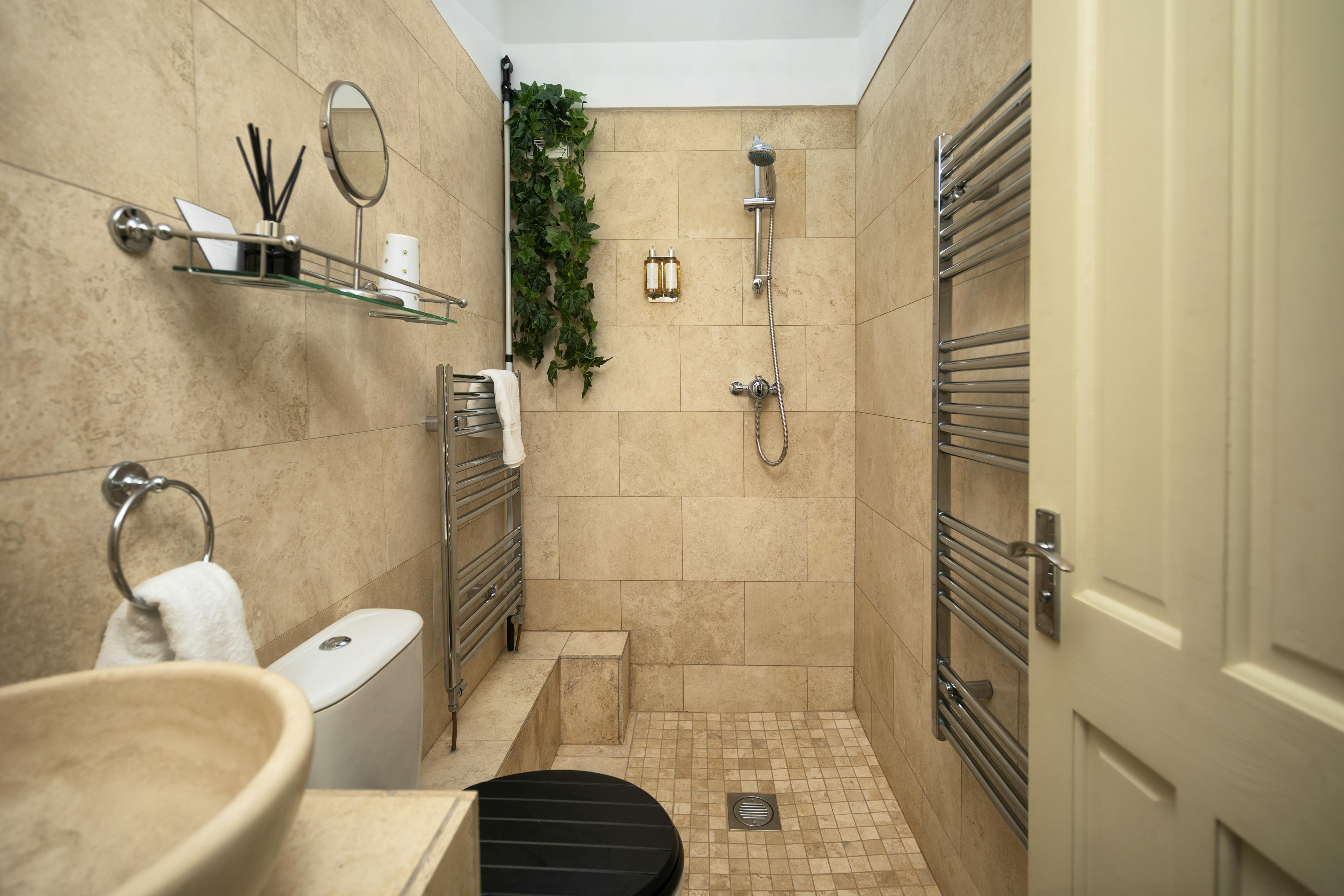 The Old Parlour has two bathrooms 