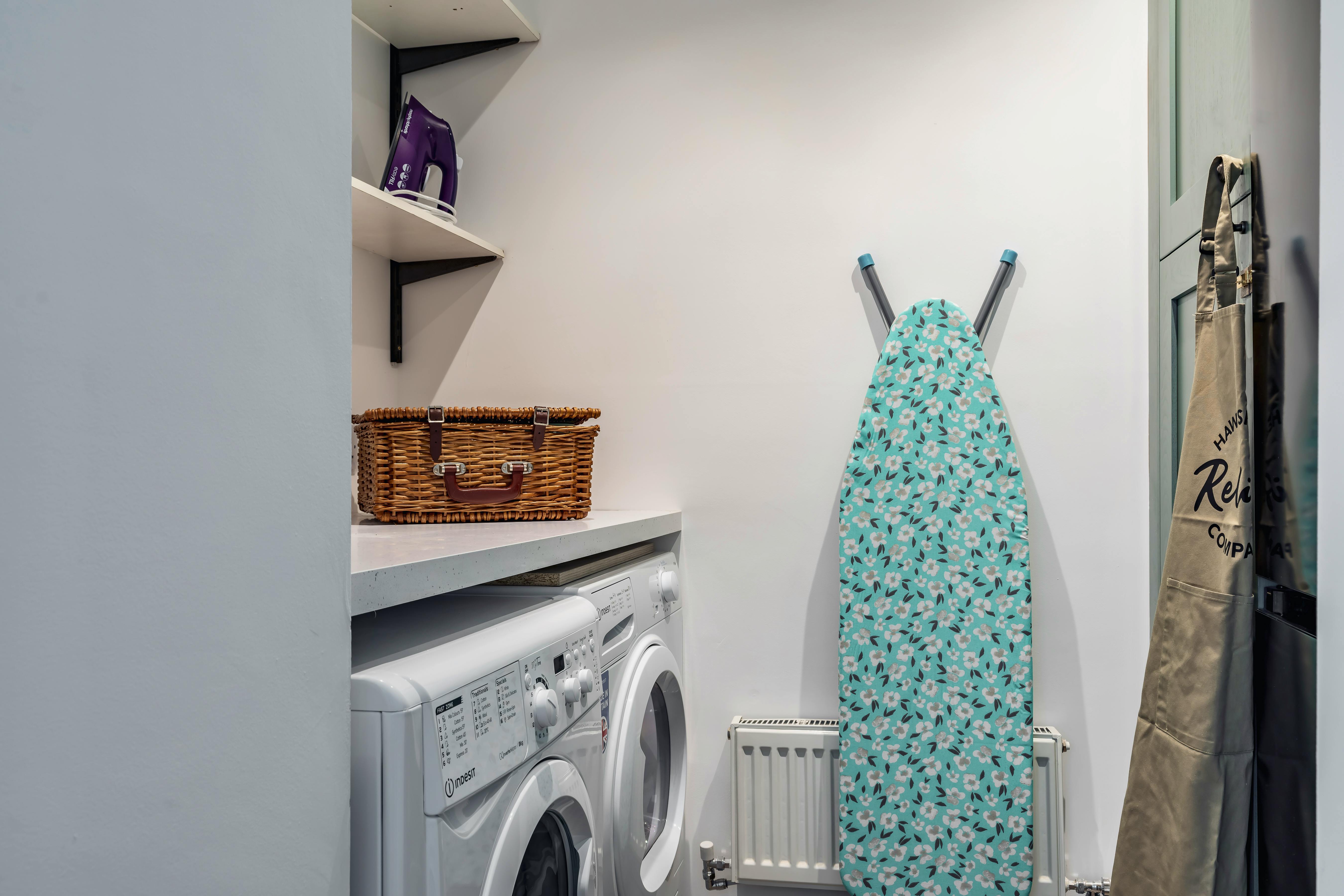 Washer/Drier in the utility 