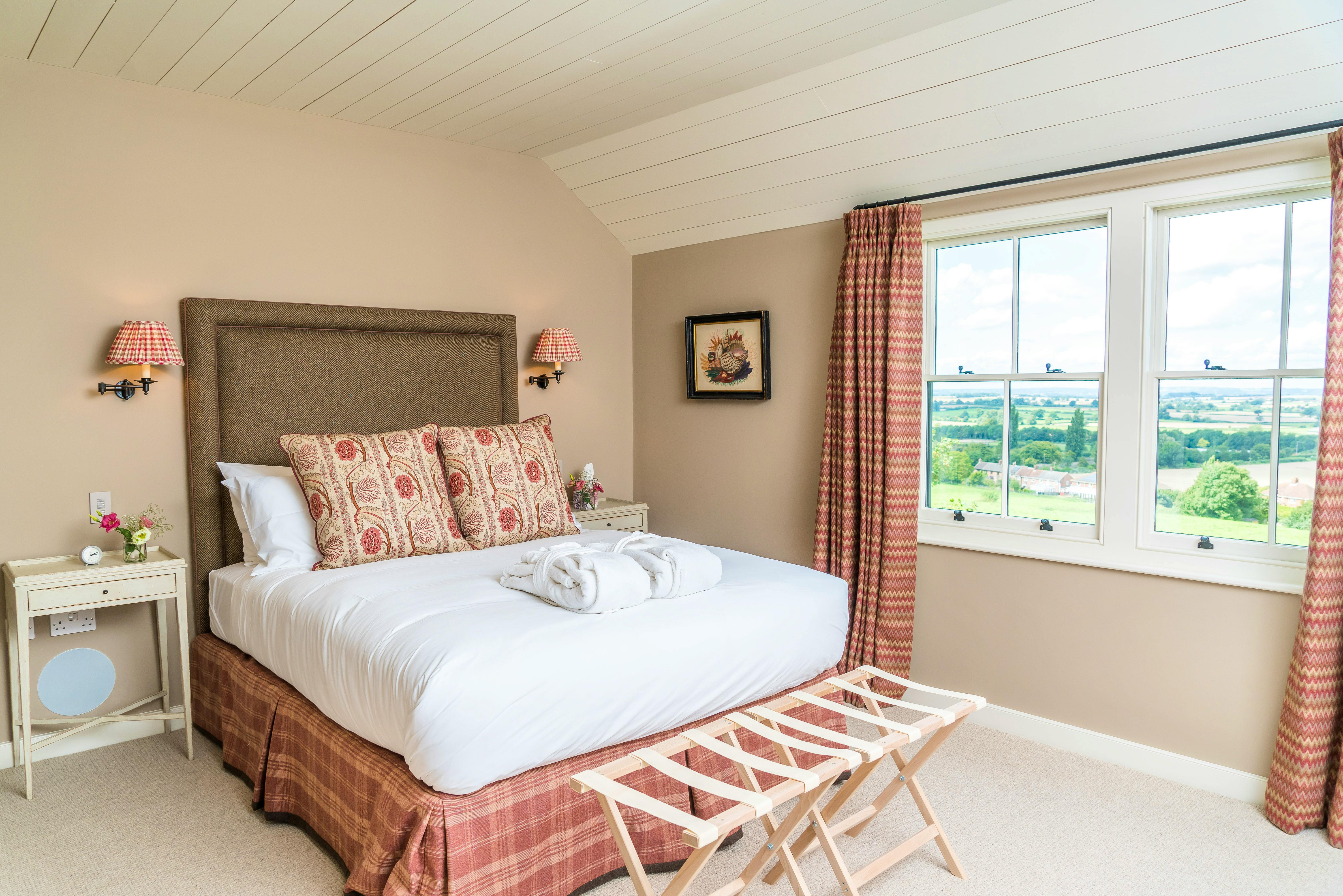 Super-king ensuite bedrooms