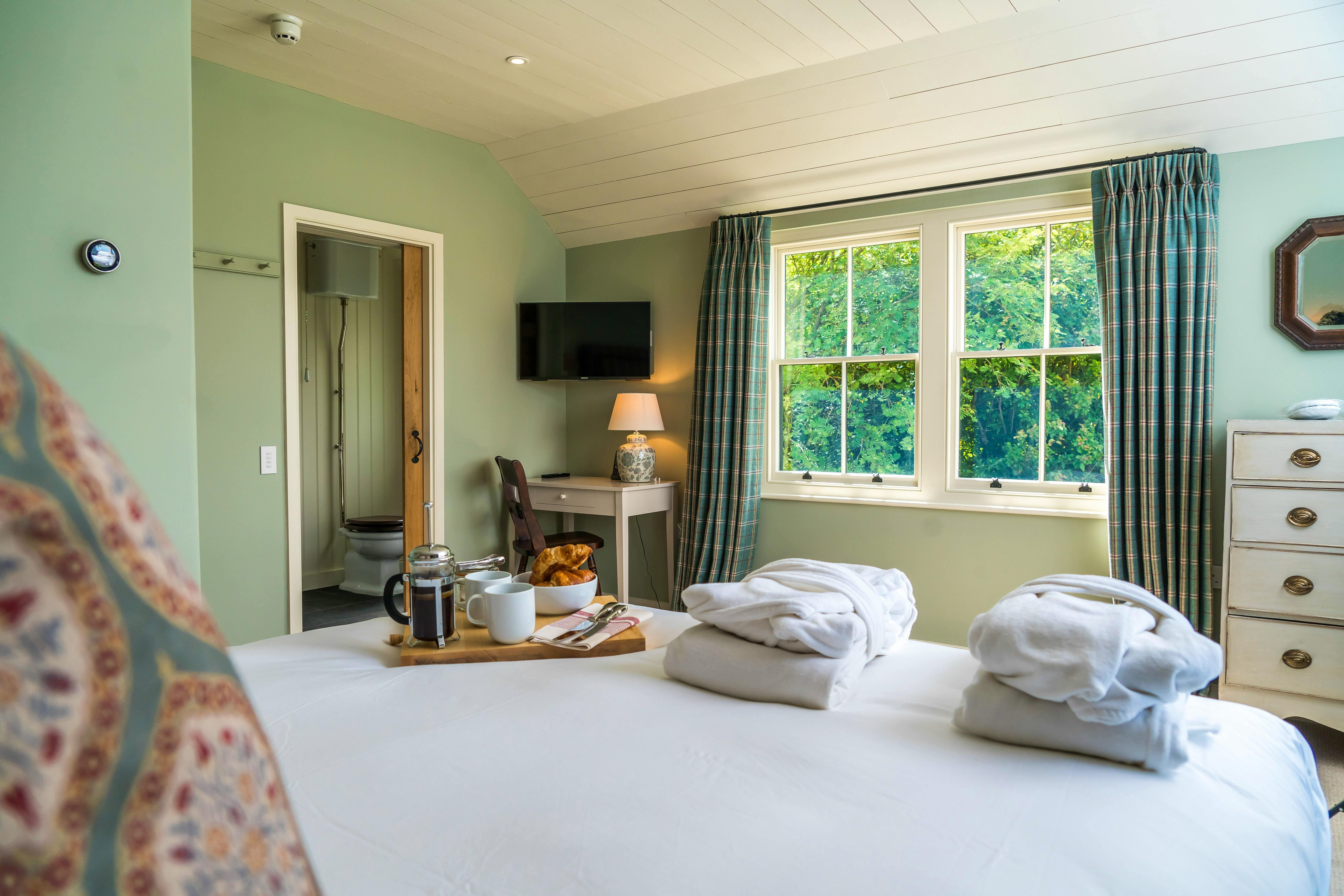 Super-king ensuite bedrooms