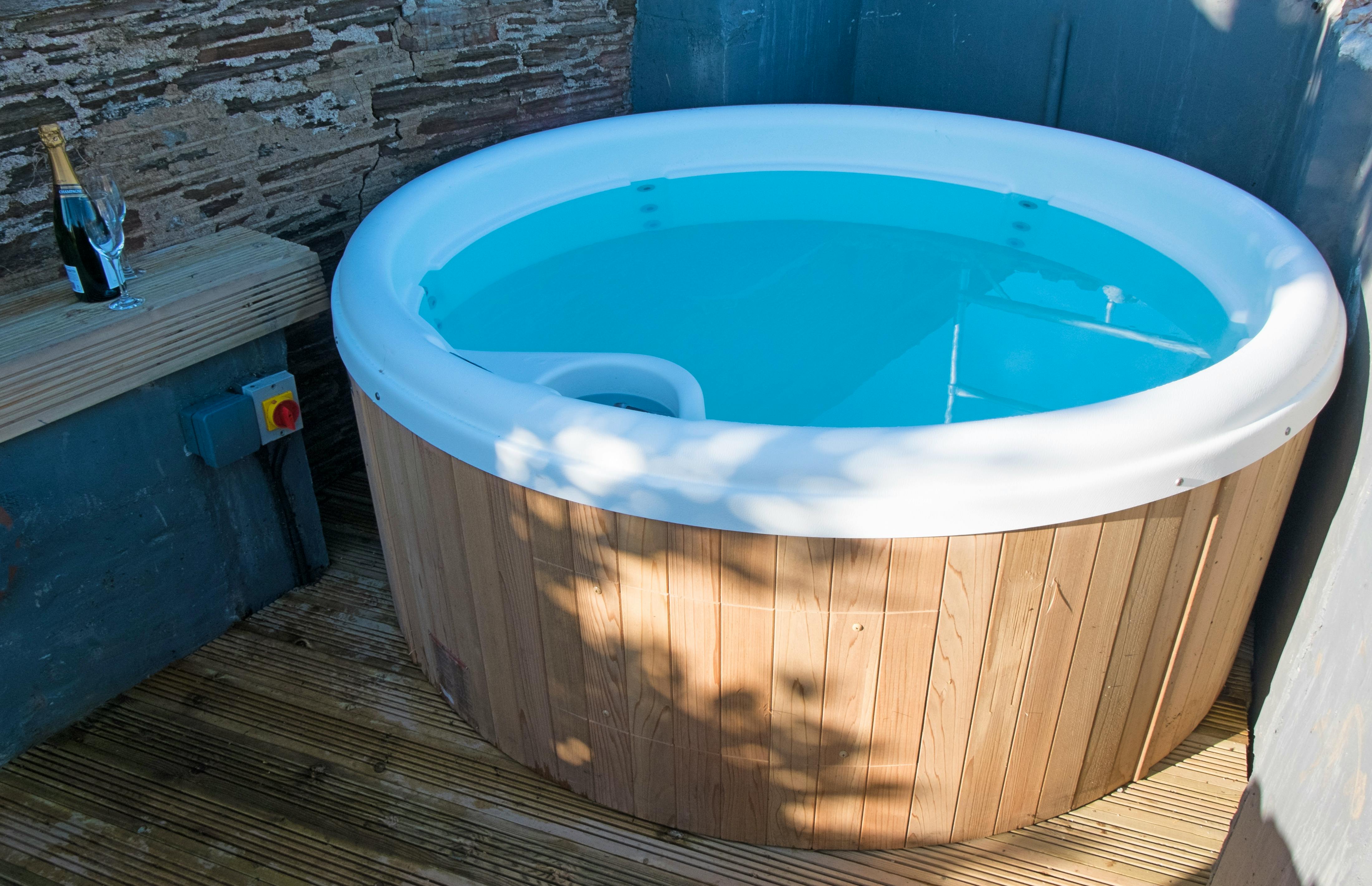 Nest Barn has private garden & tub