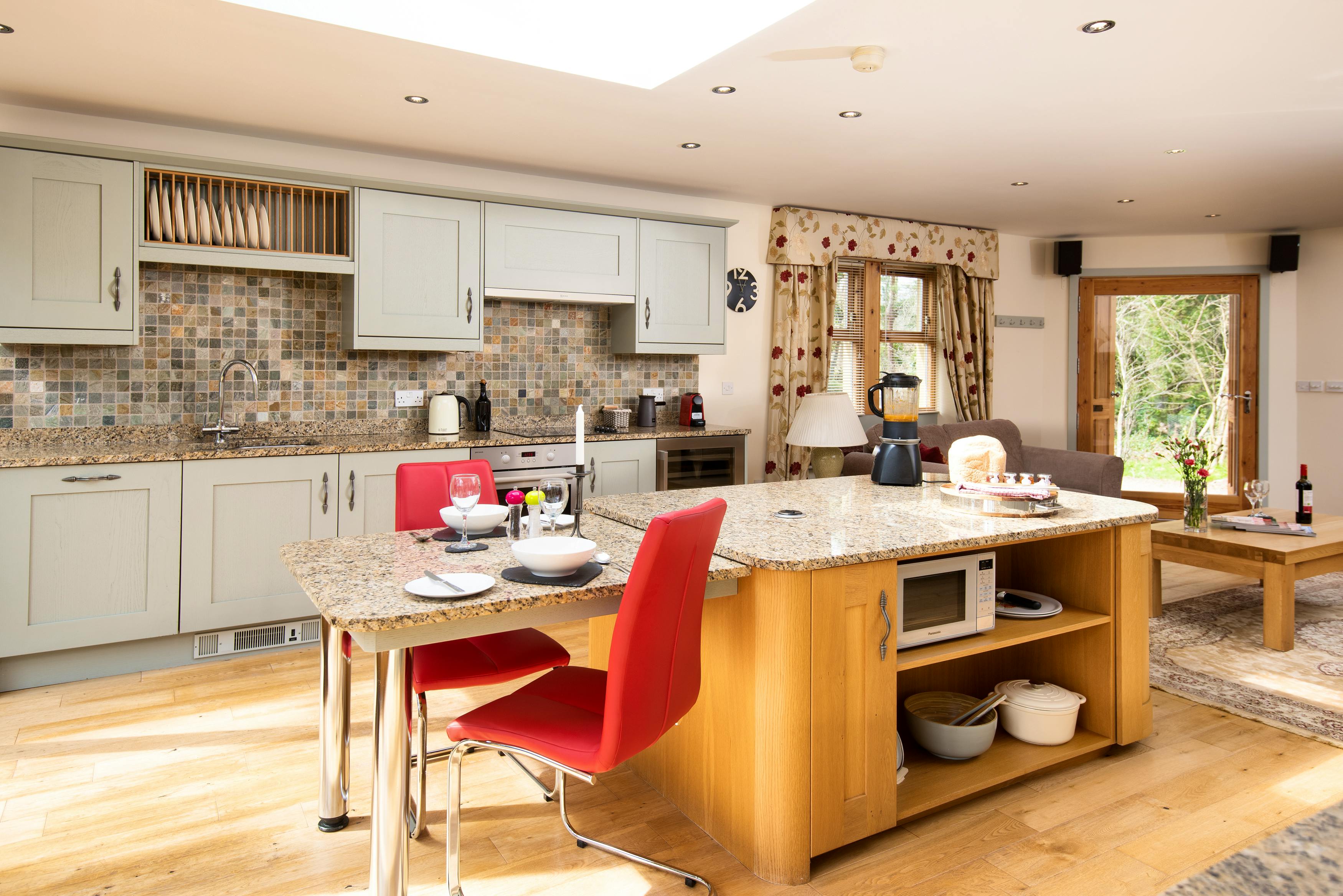 Well equipped dining kitchen