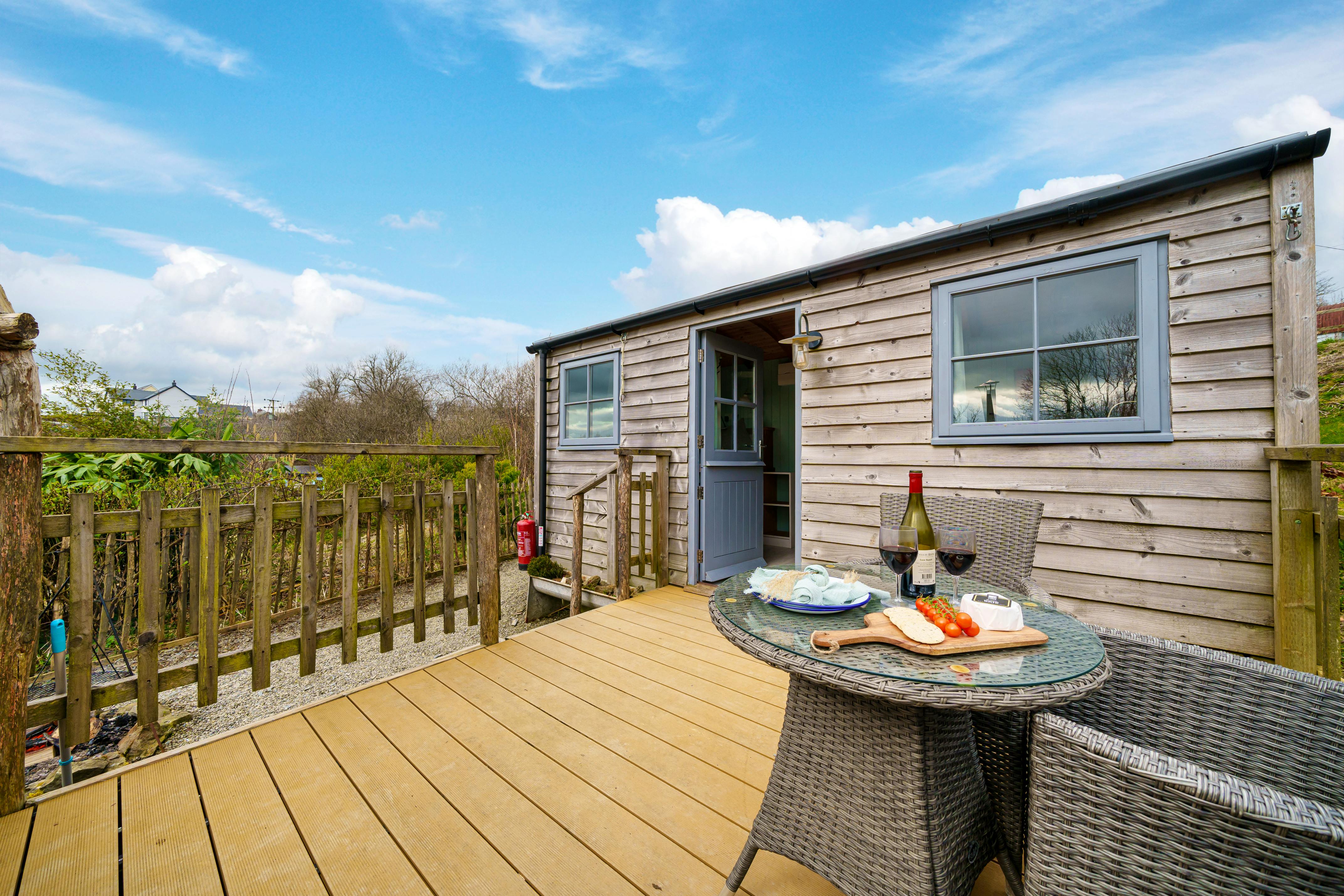 Wren sleeps 2 adults