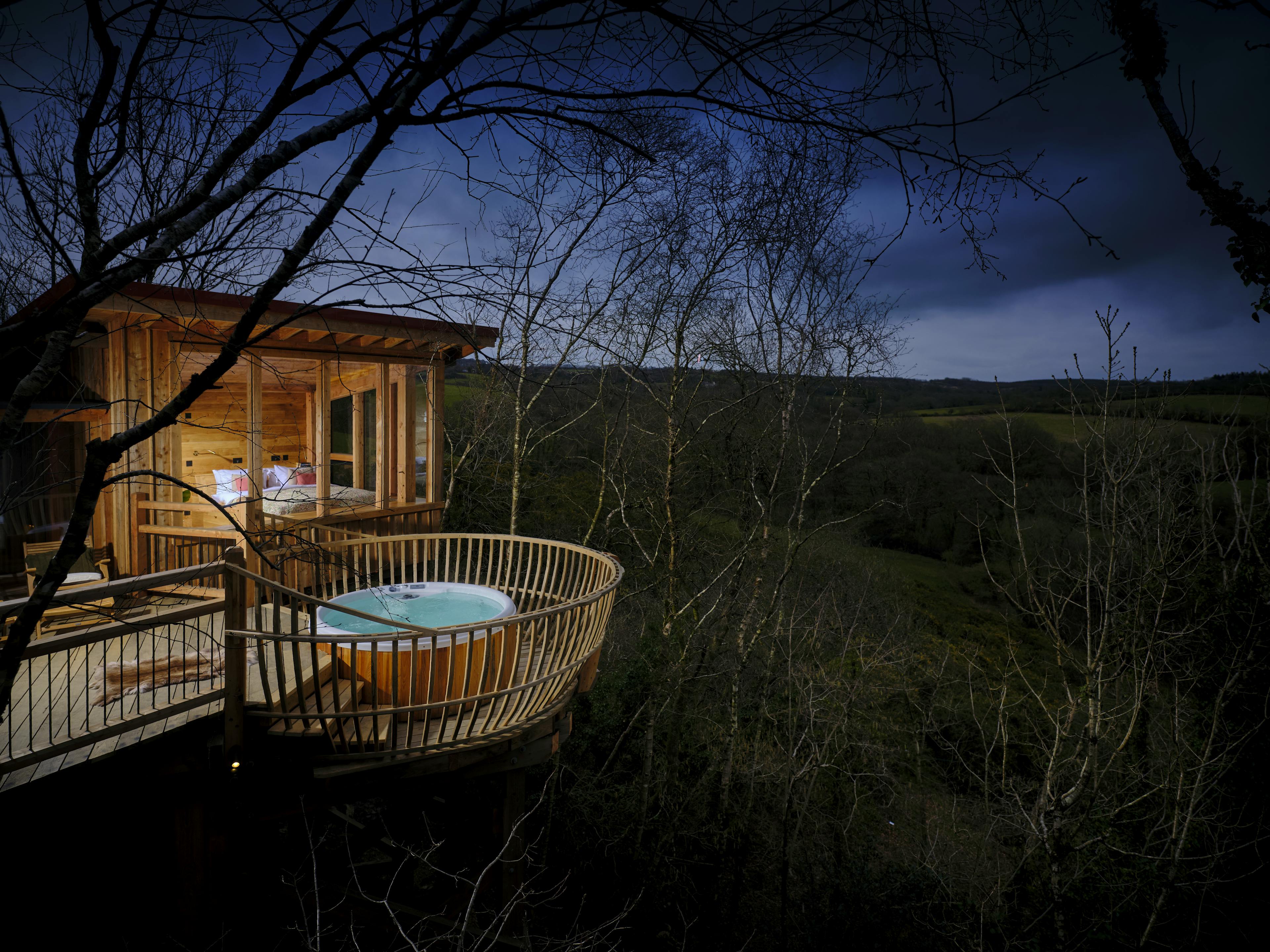 Wolf Wood Spa Treehouse - Image 5