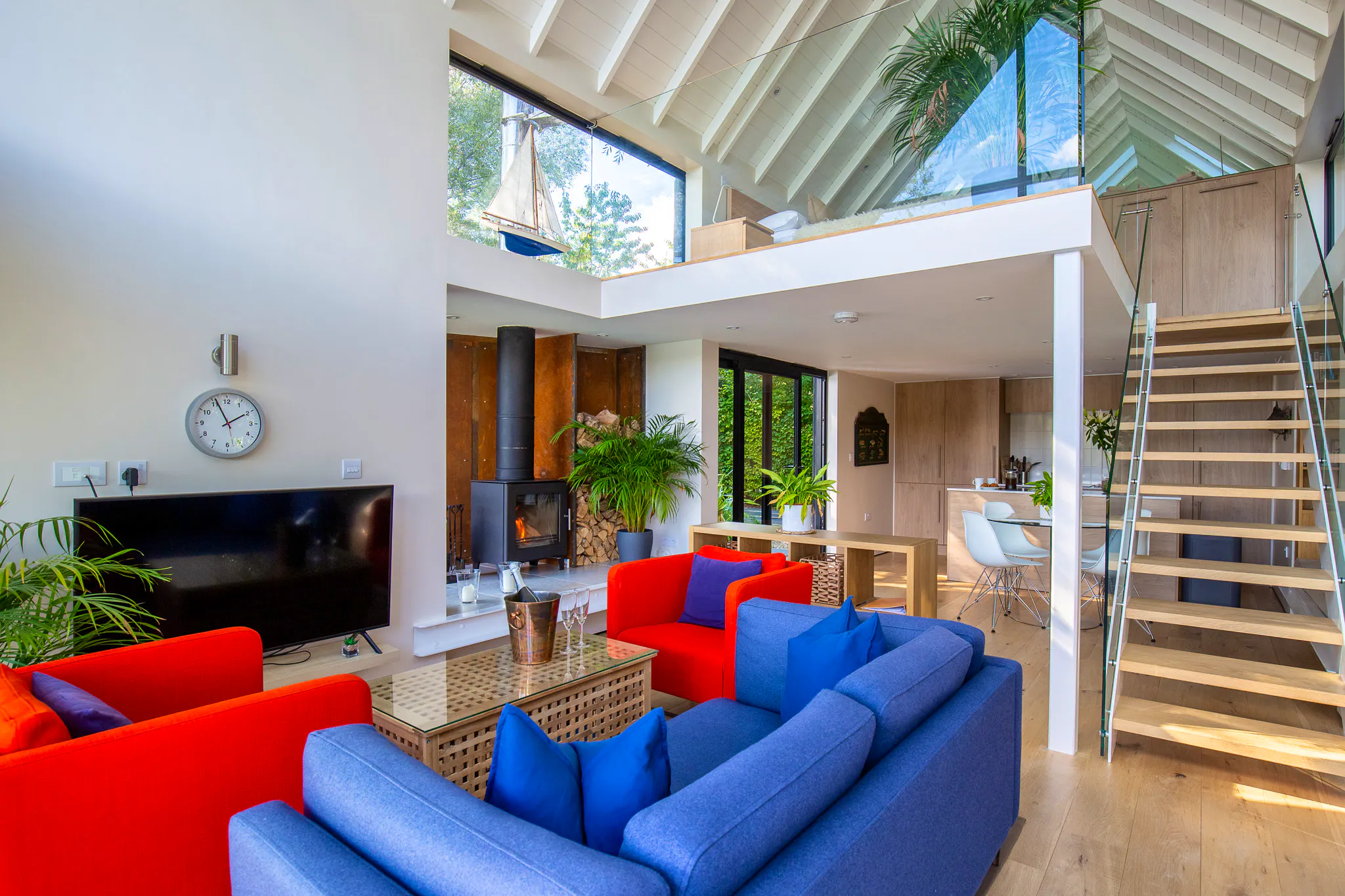The Boathouse - Charming waterside property in The Cotswolds - Coolstays