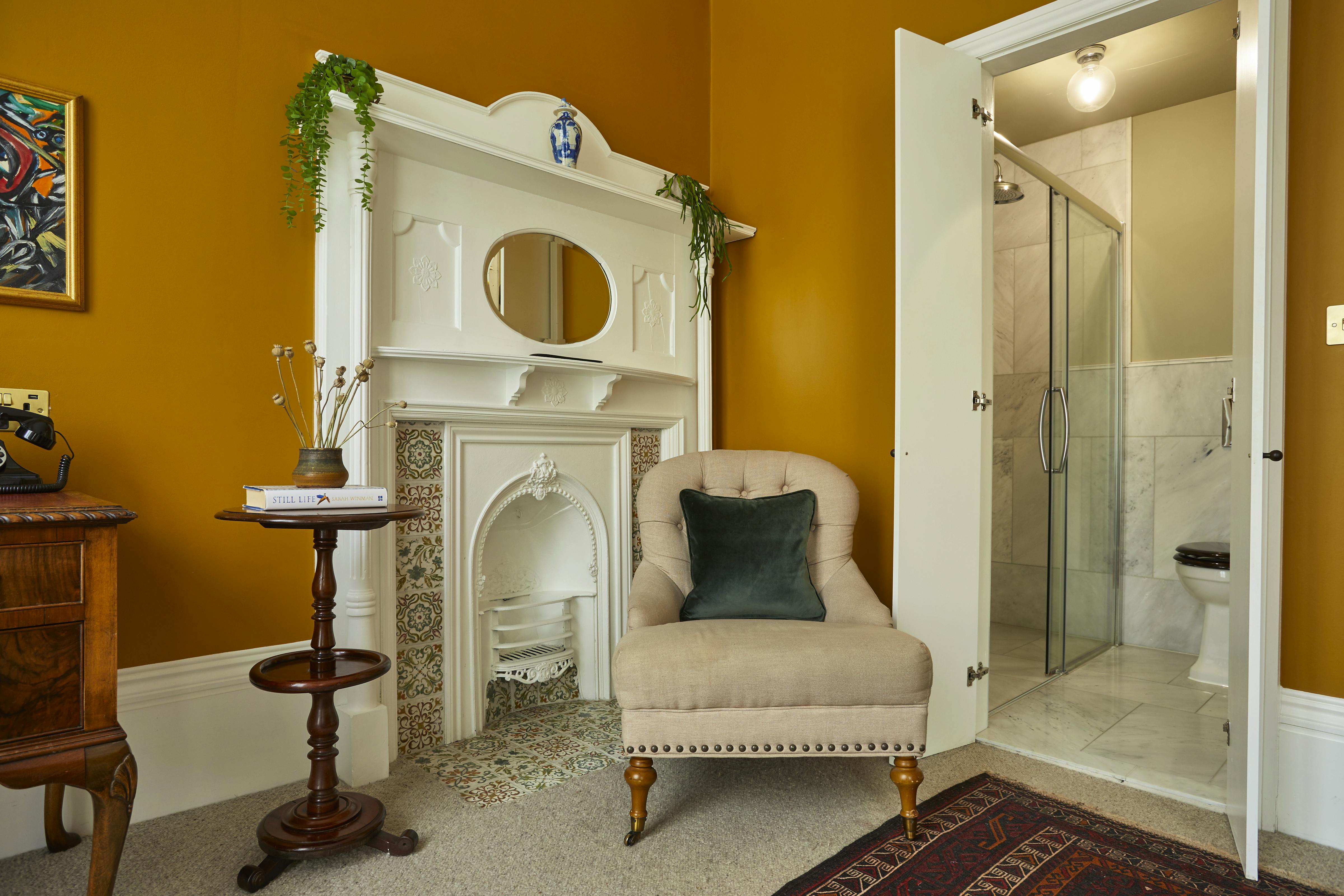 Classy Room, Georgian House 