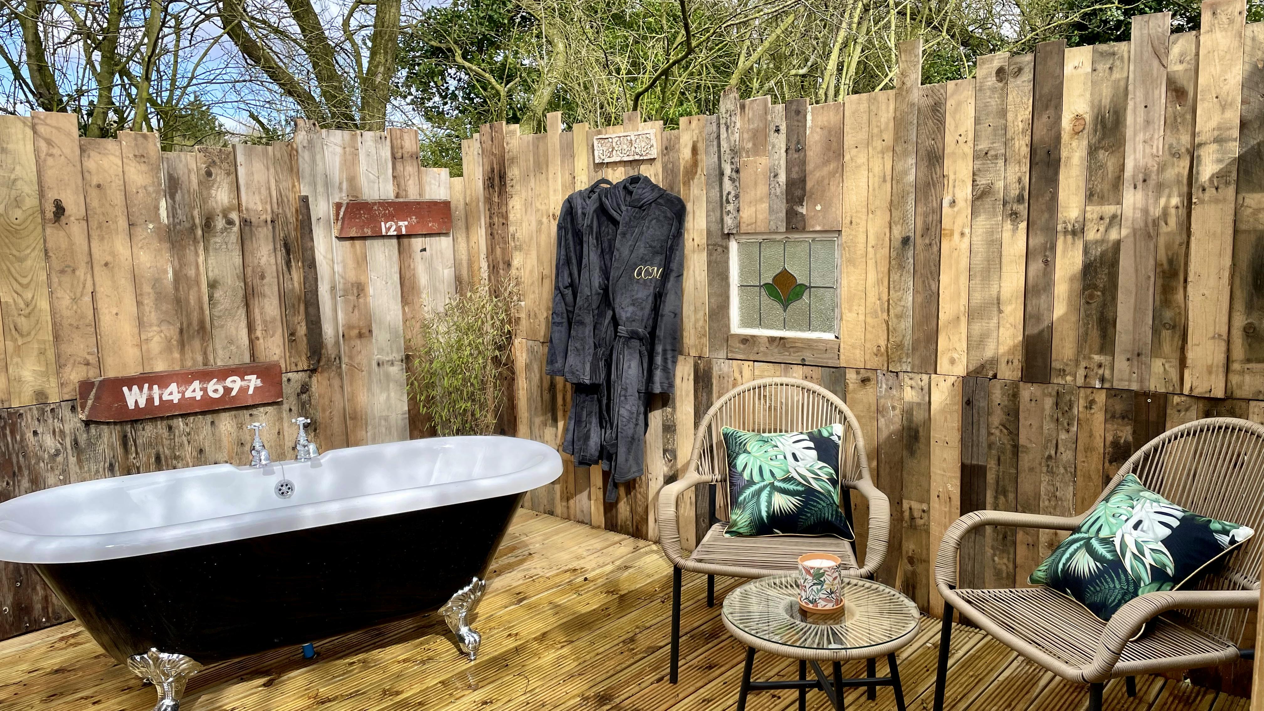 Victoria\'s private outdoor bath