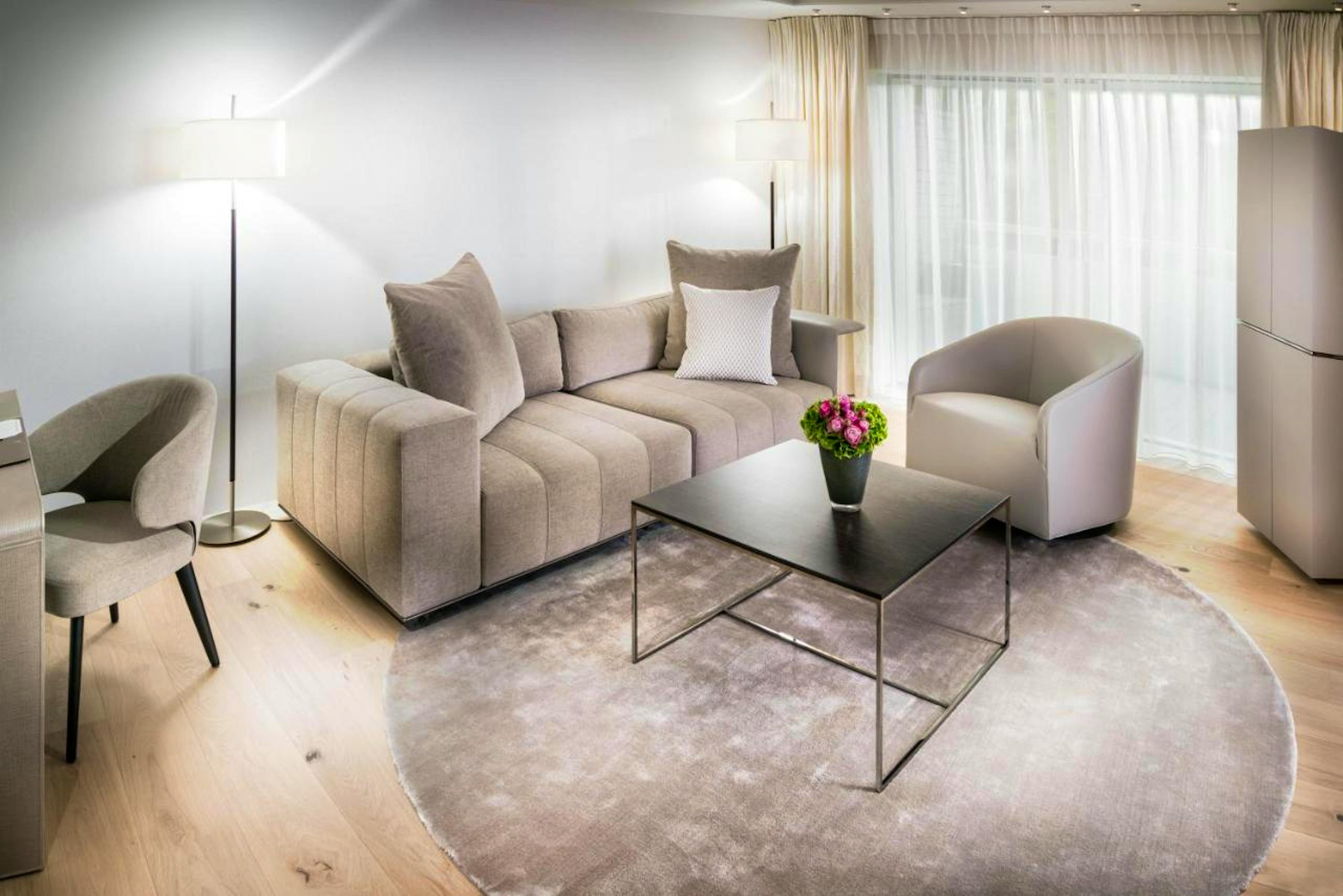 7132 Hotel - Image 6