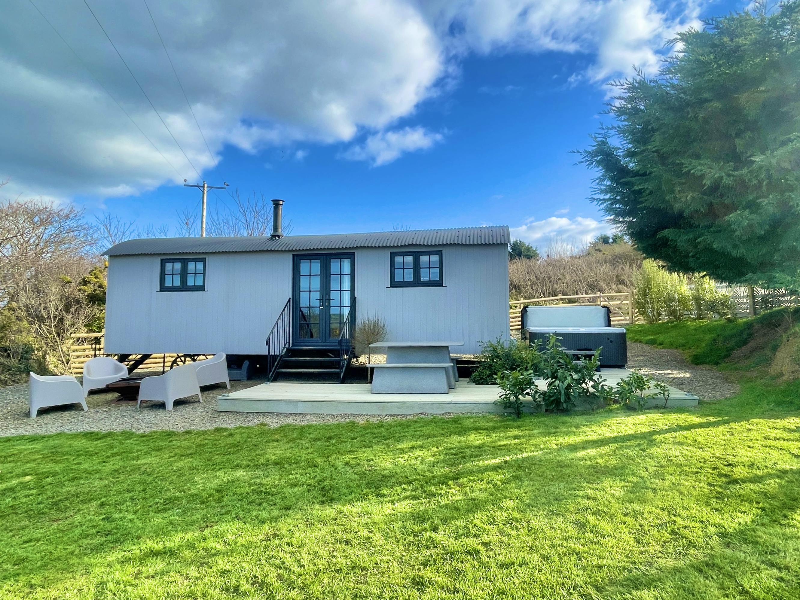 Snug Autumn Glamping Spots