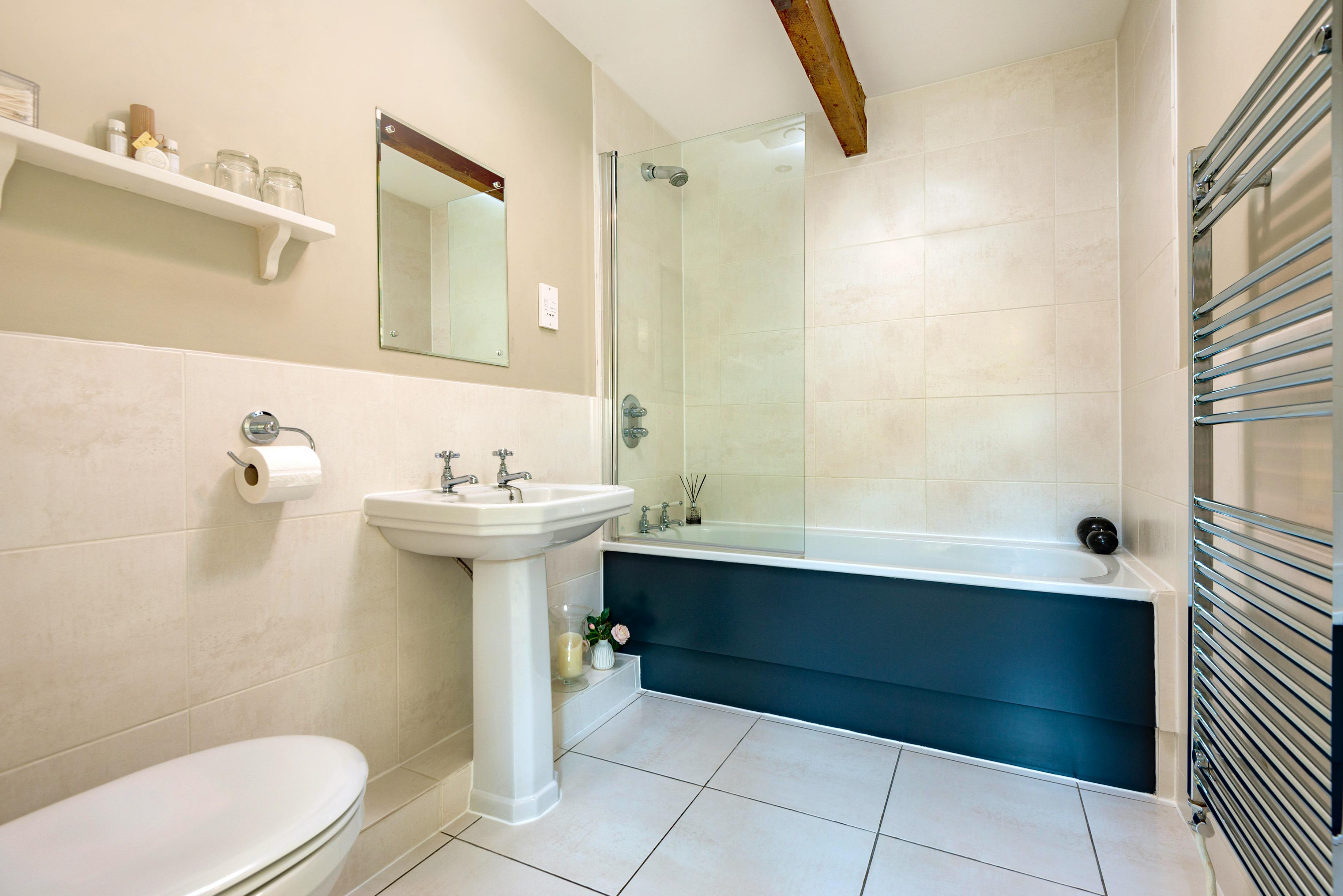 Bath with Shower En-Suite Bathroom