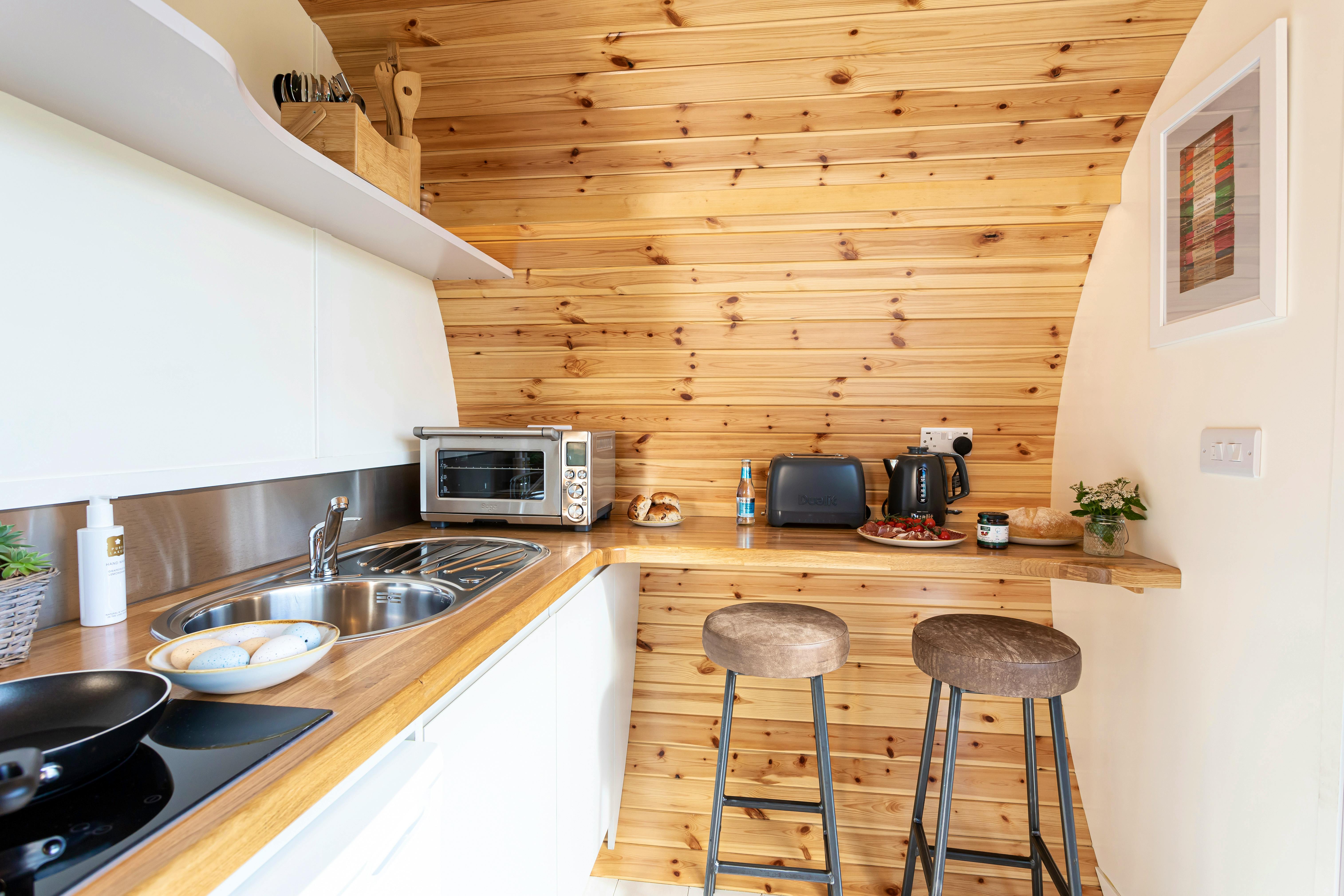 Little Heaning - breakfast bar.