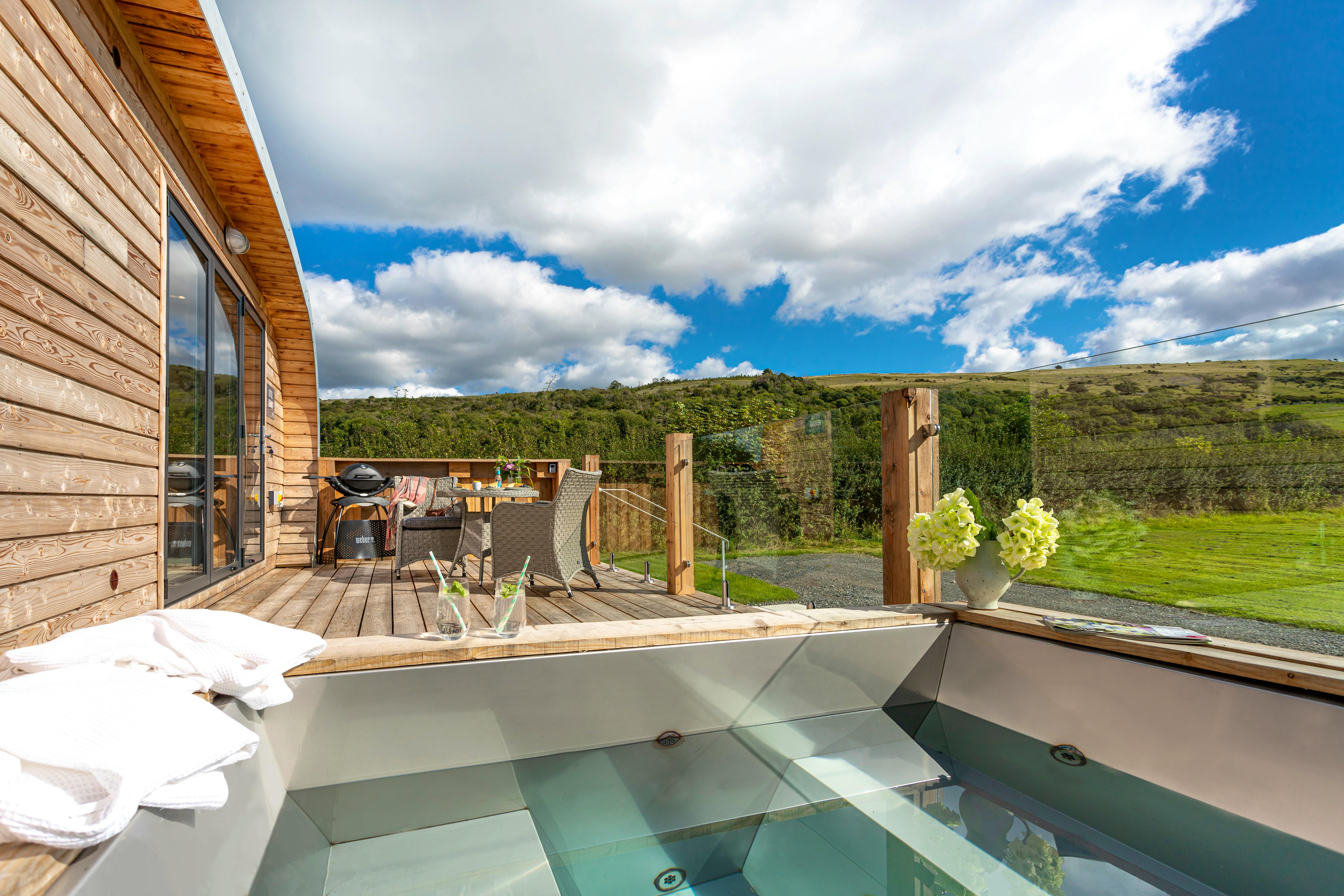 Little Heaning - Hot Tub 