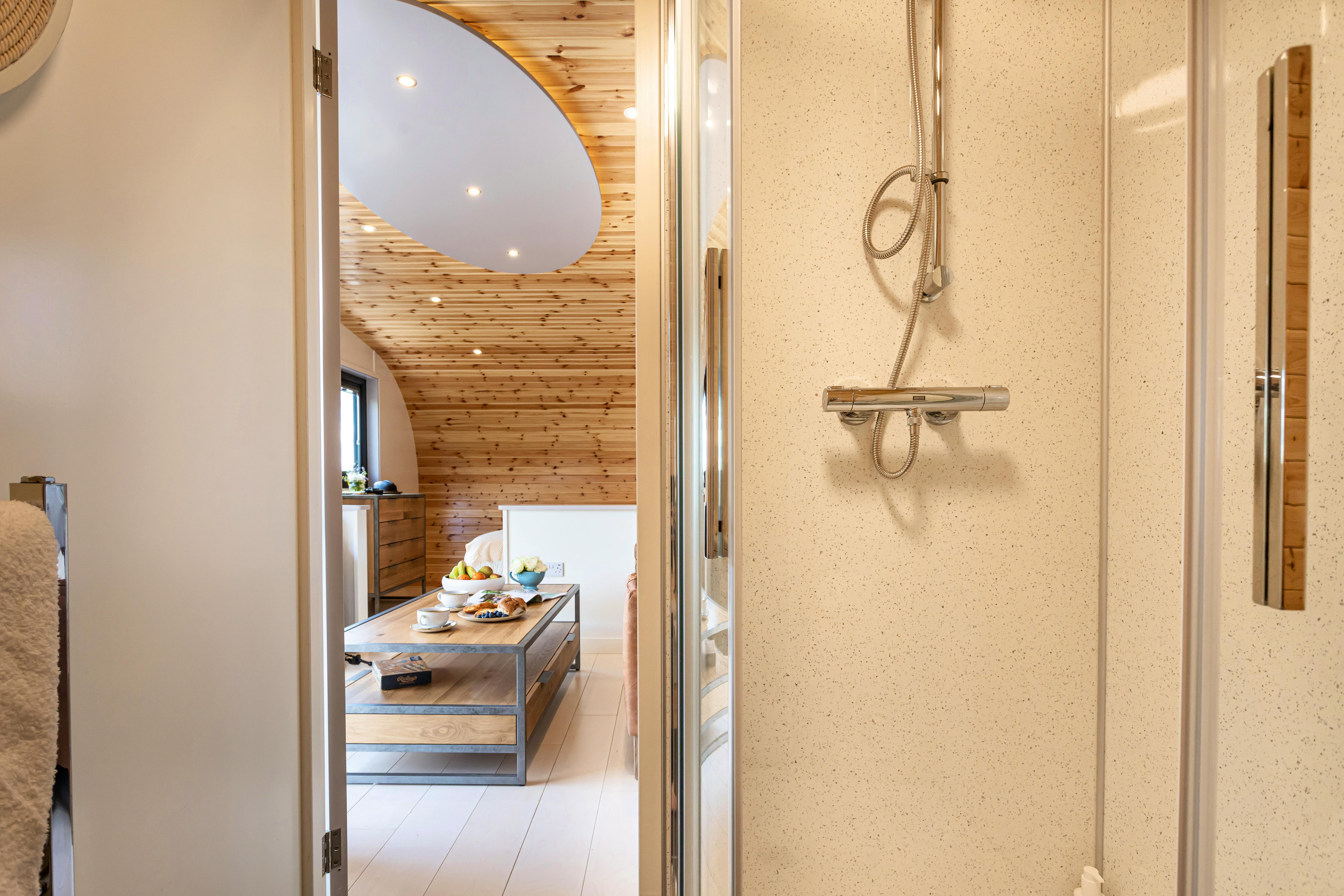 Little Heaning -Bathroom and shower