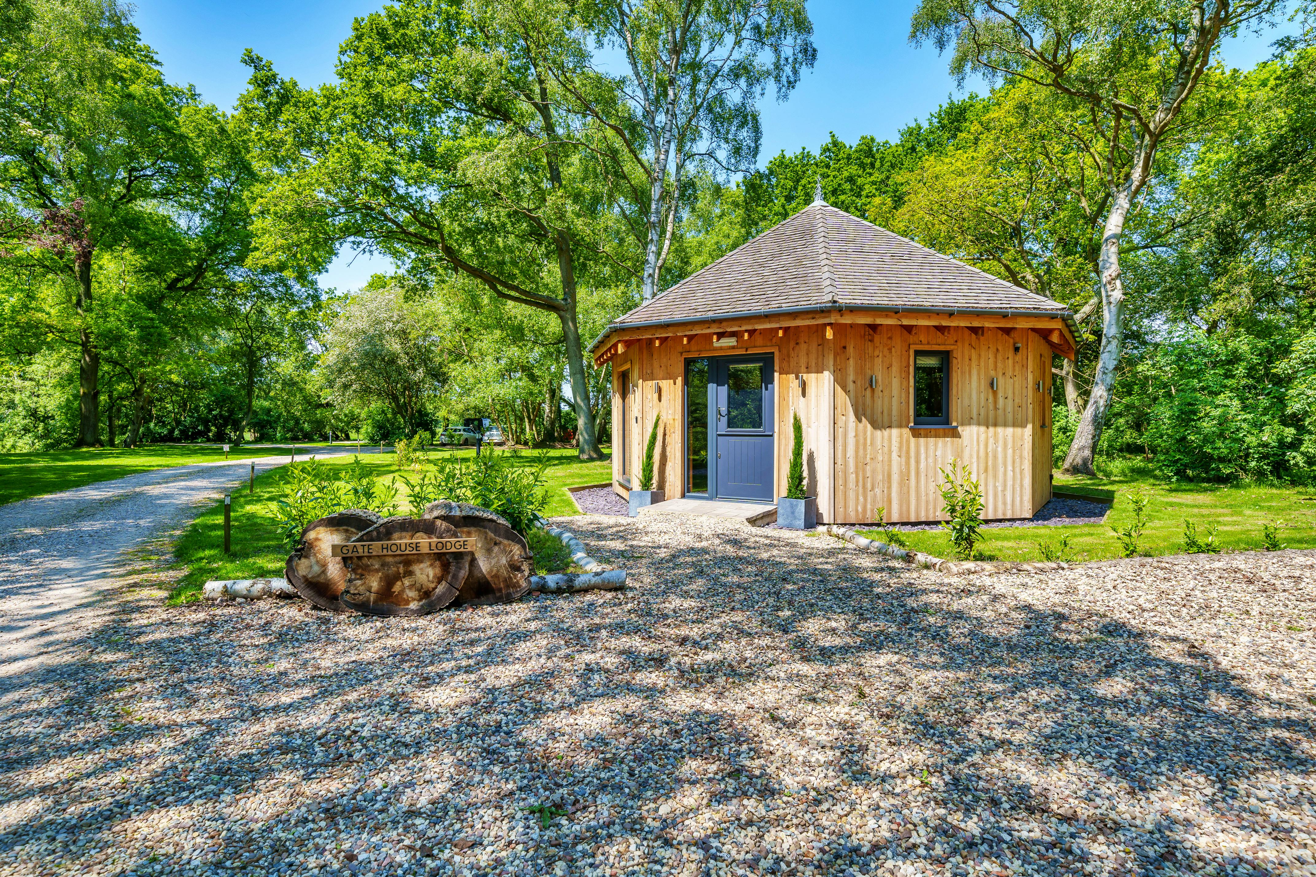 Gate House Lodge Cosy timber lodge