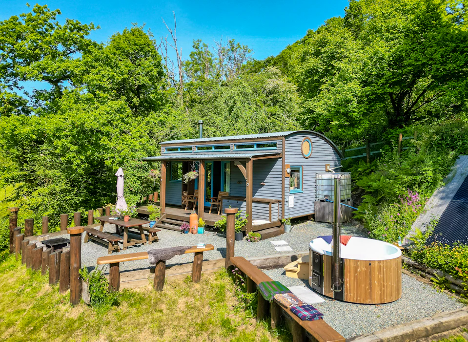 Stunning Best Off Grid Penthouse Apartment Web Hosting image