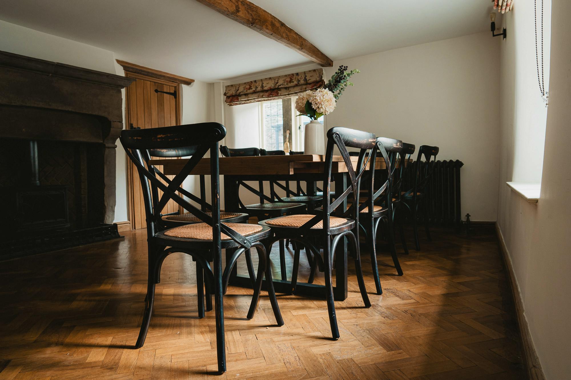 Dining room perfect for entertainin