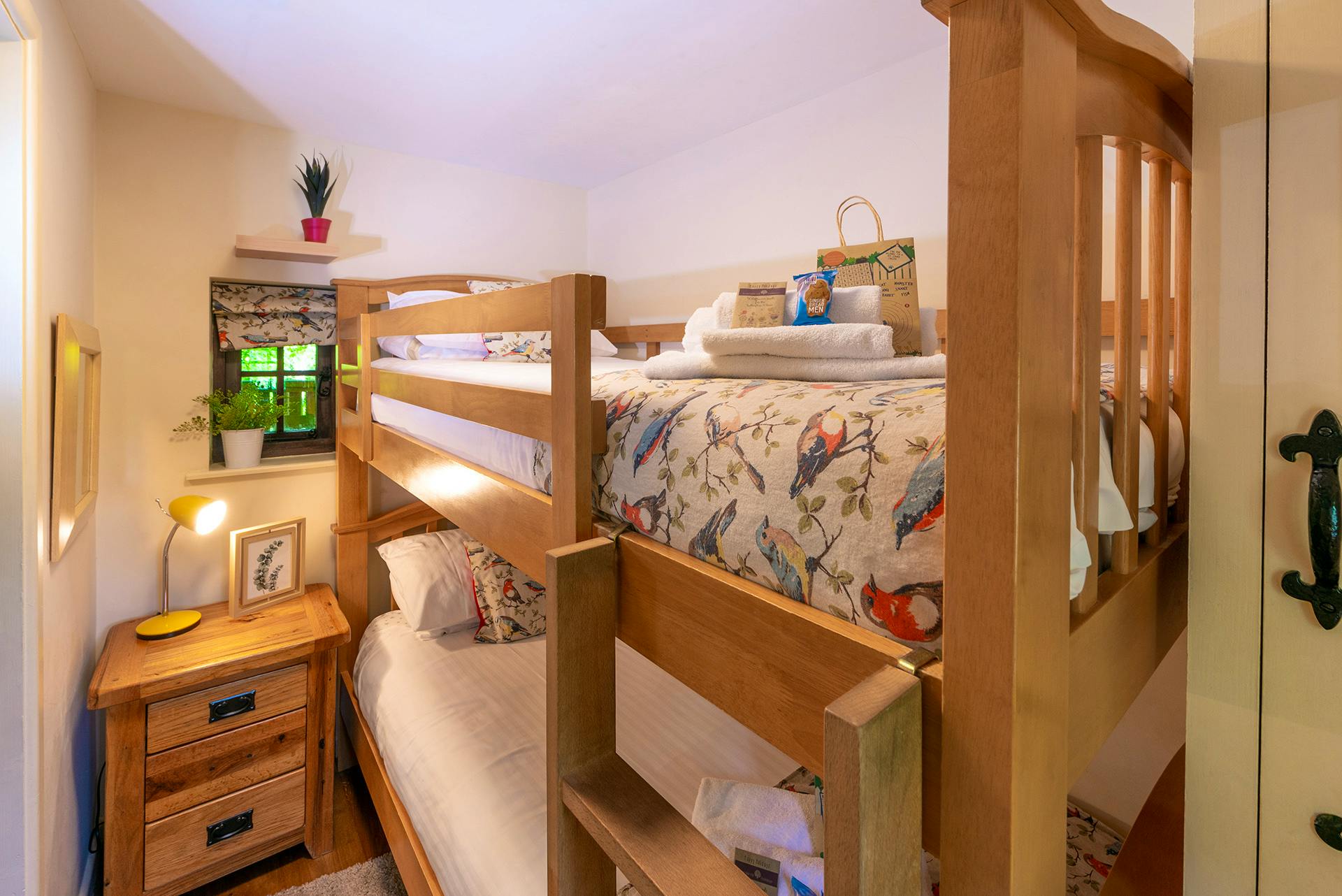 Children’ s bunk room