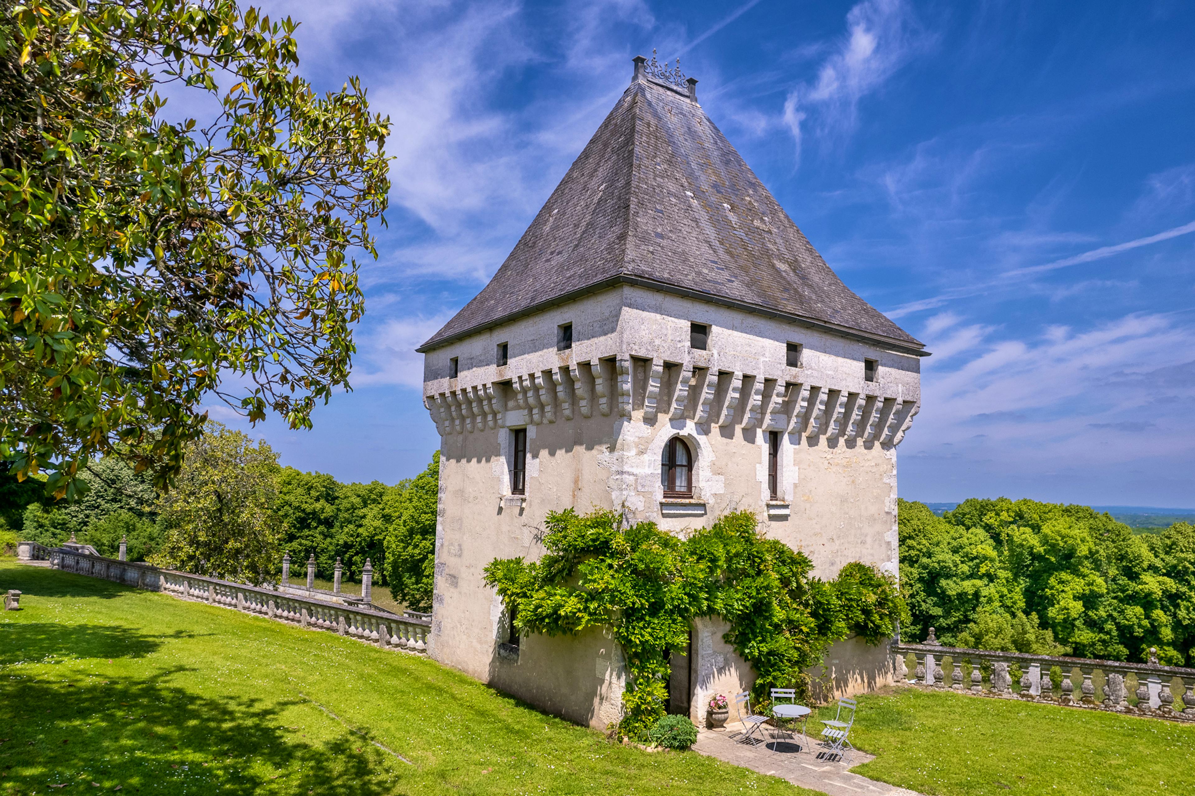 La Tour, Chateau de Charras - Image 1