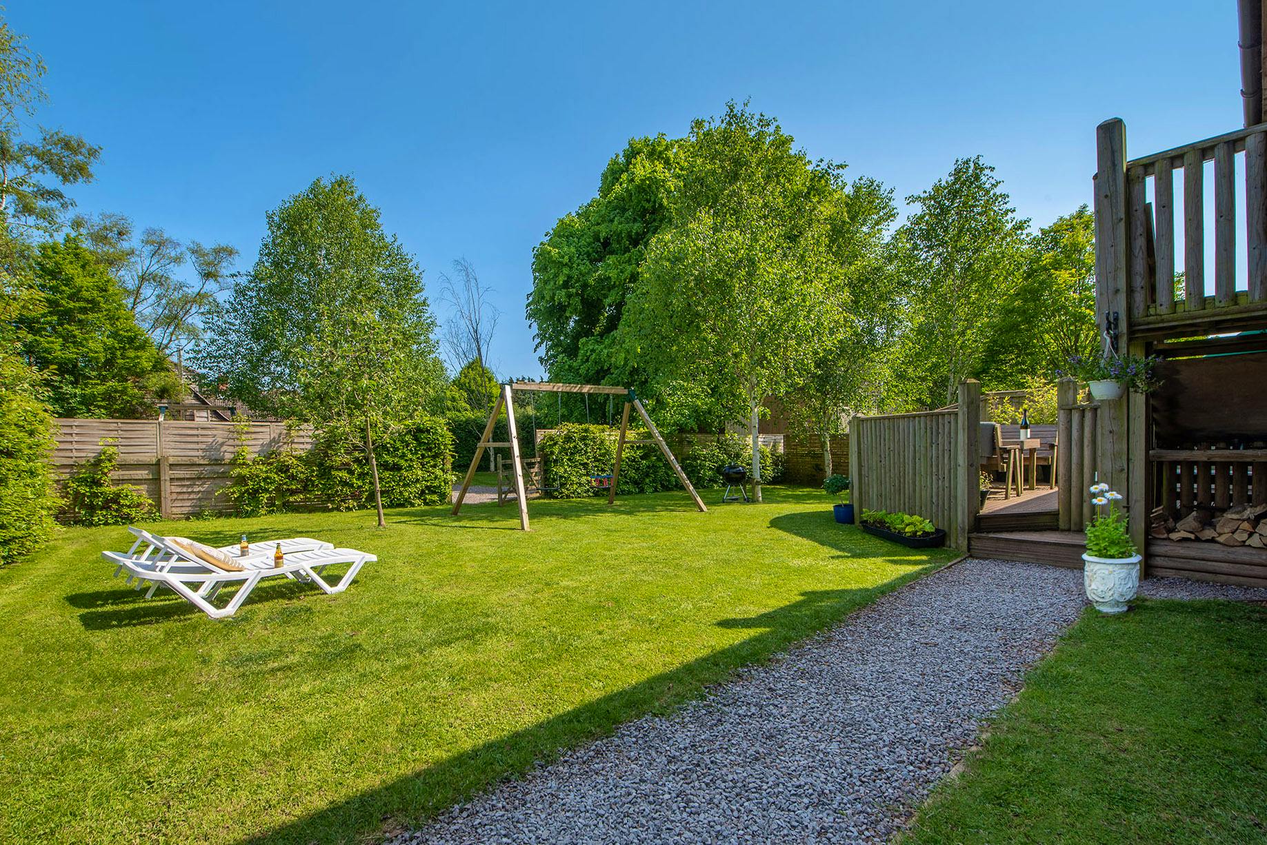 Pretty, enclosed garden with swings