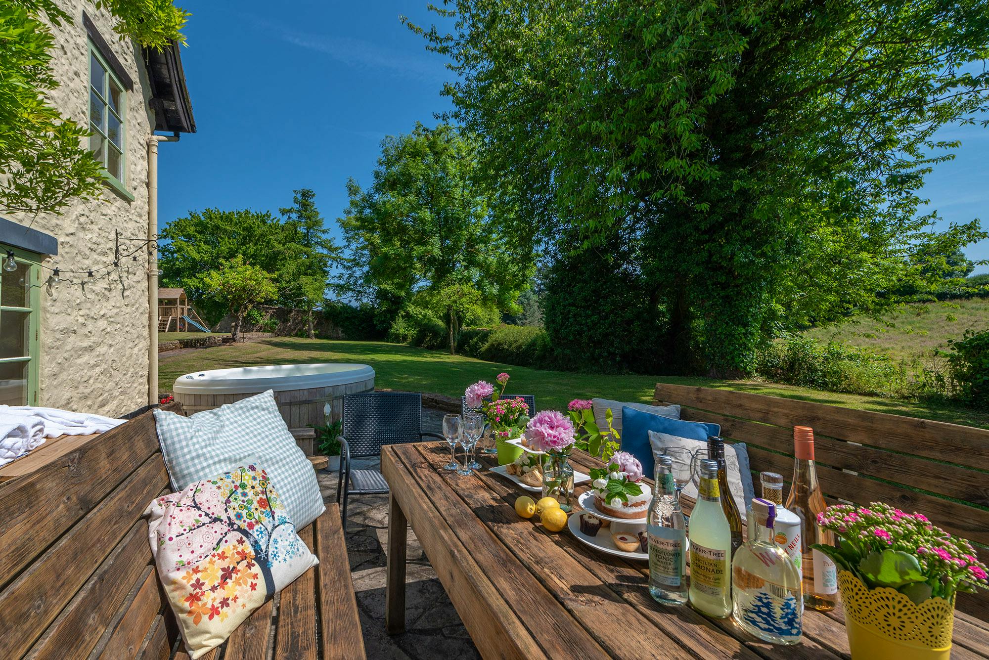 Afternoon tea in the sun!