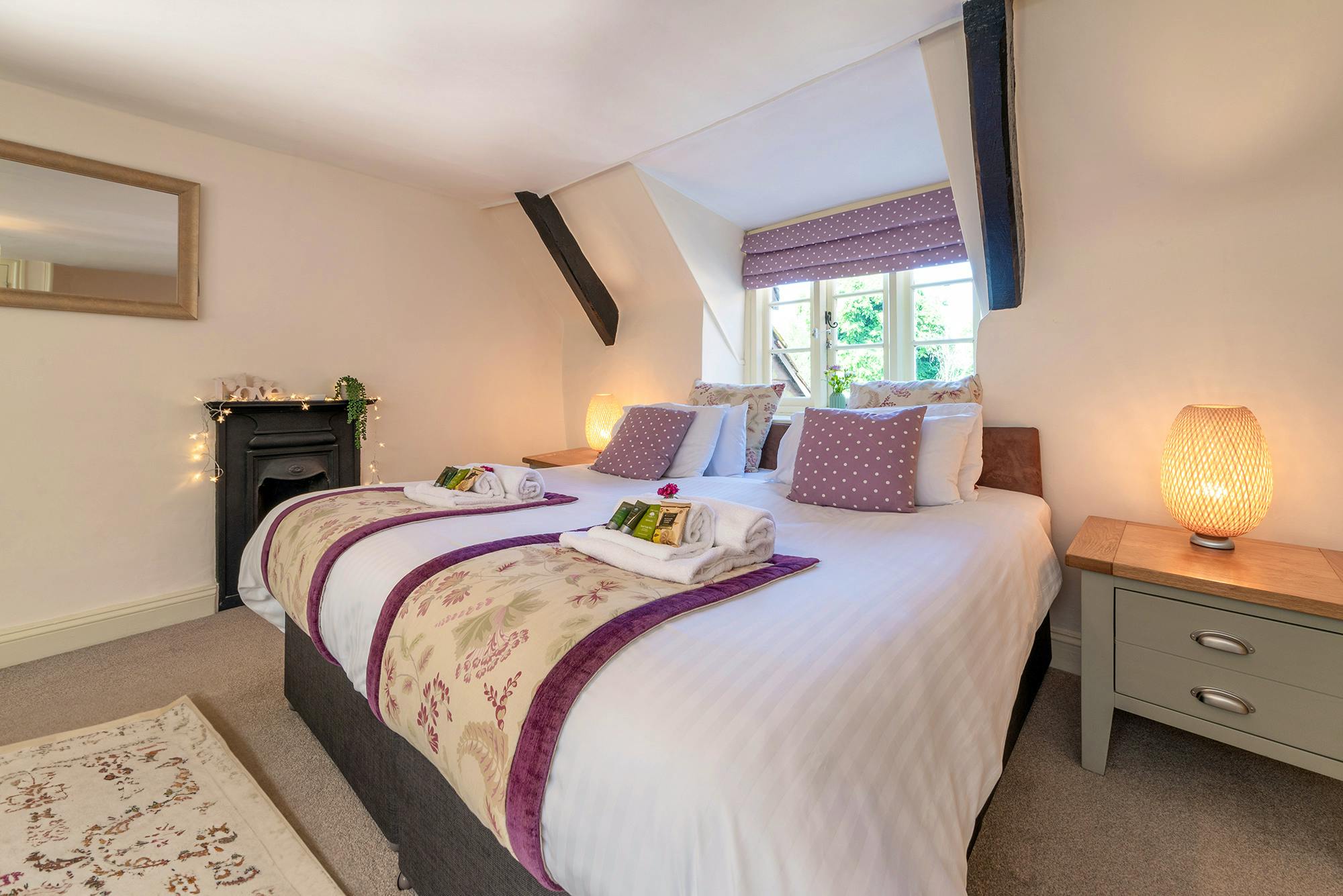 Super king / twin bedroom