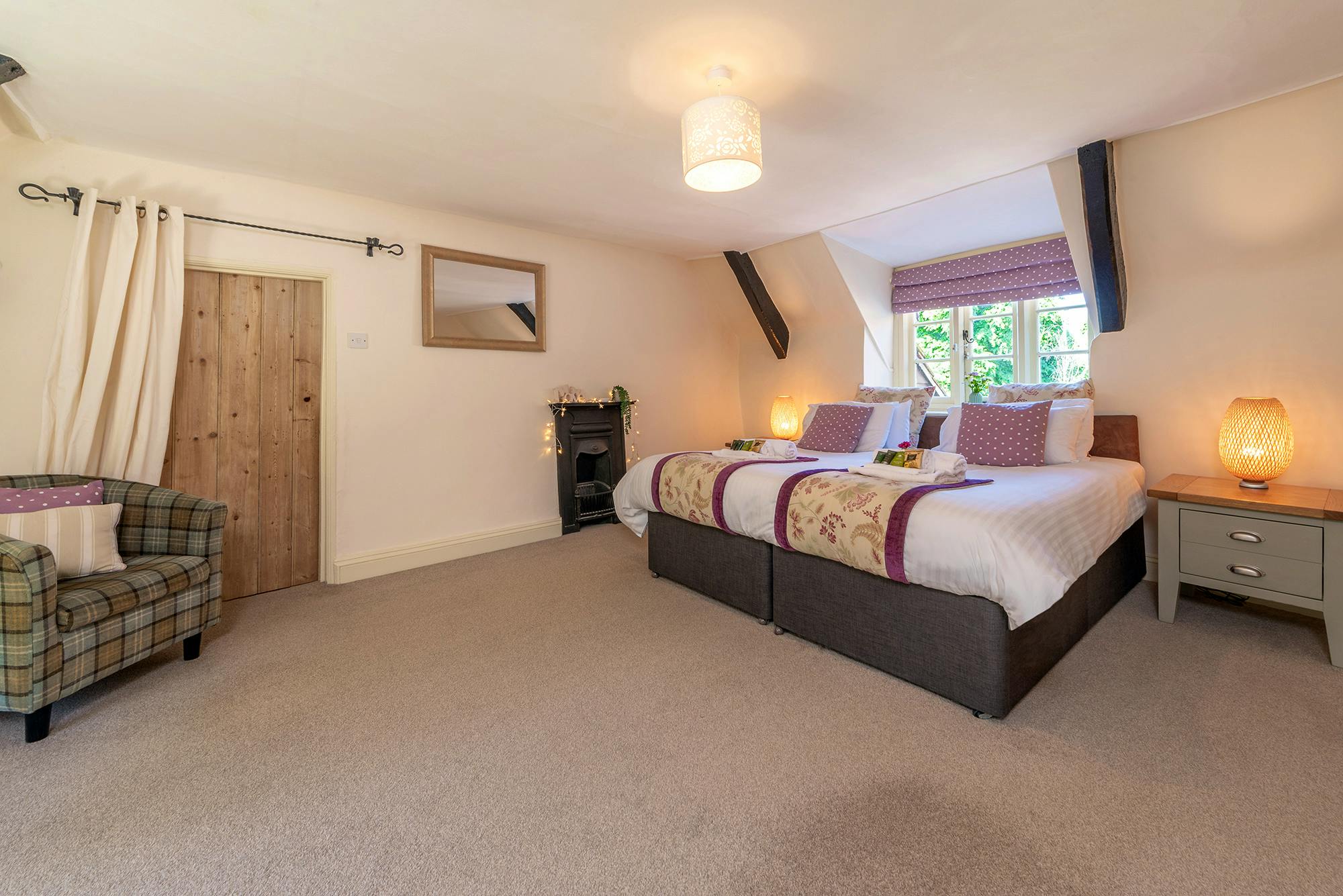 Super king / twin bedroom