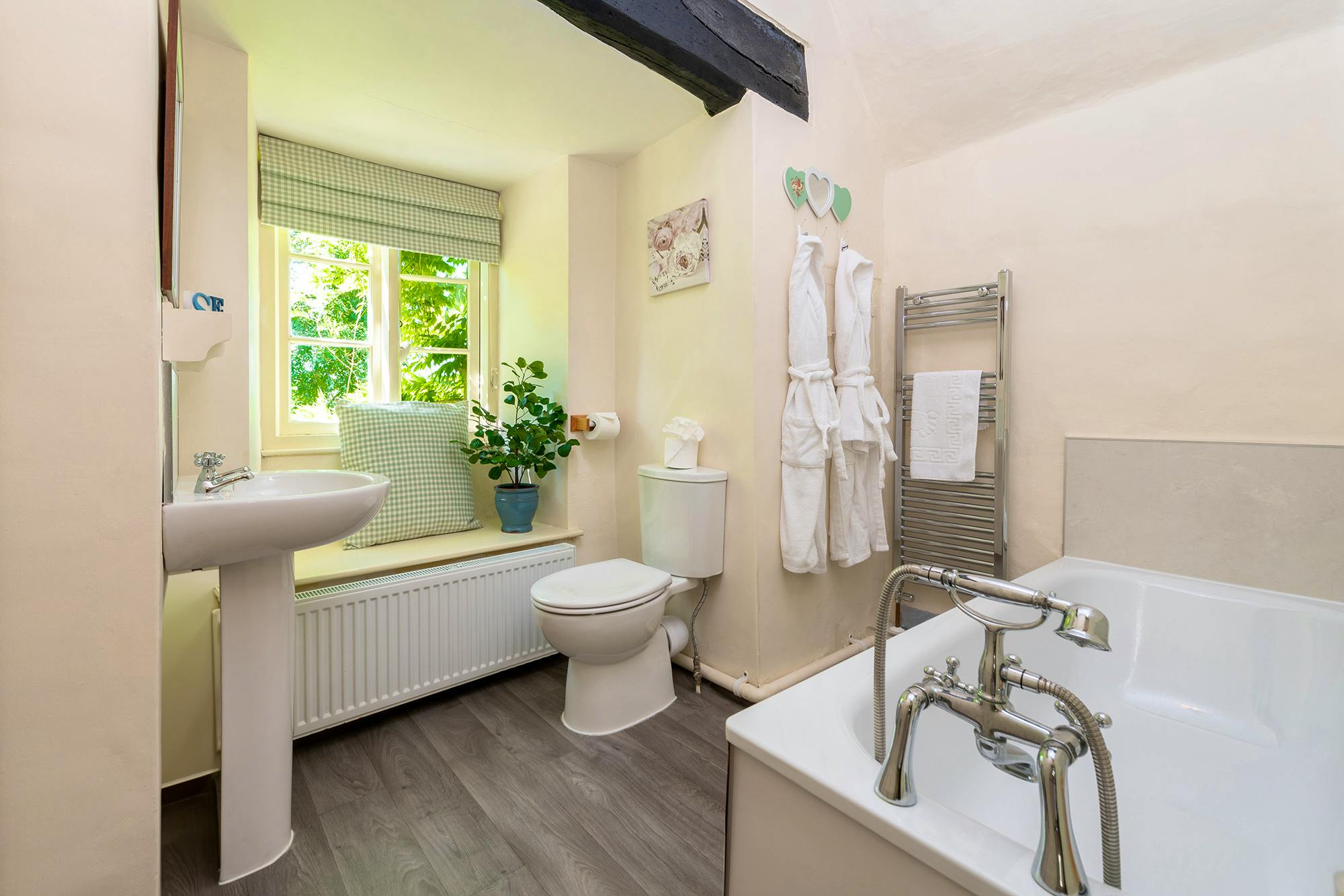 Master en suite bathroom