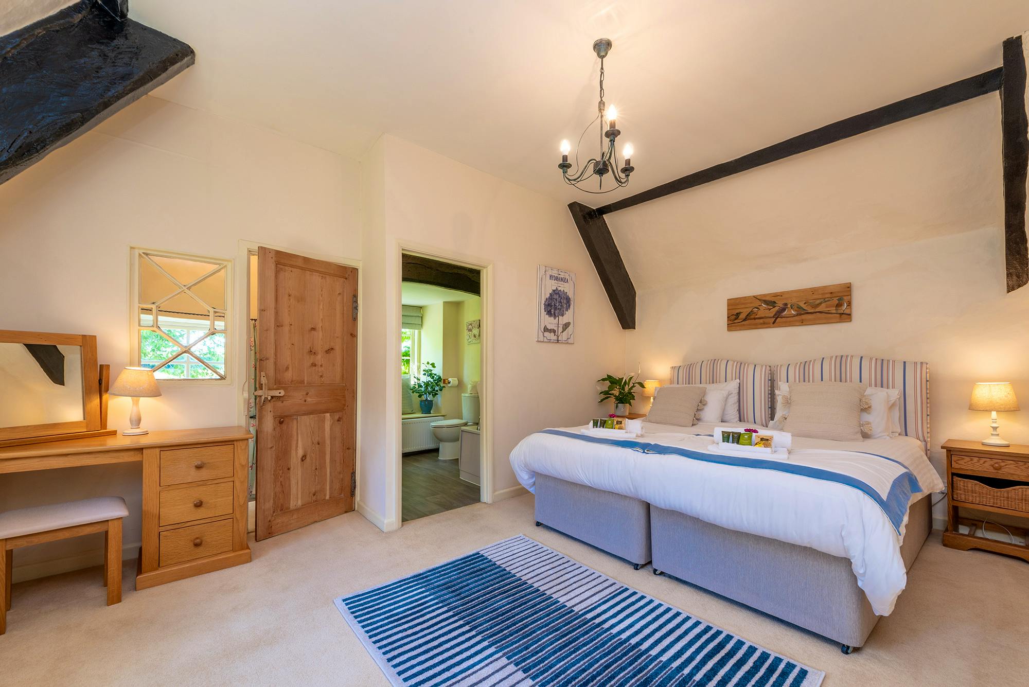 Super king/ twin en suite master 