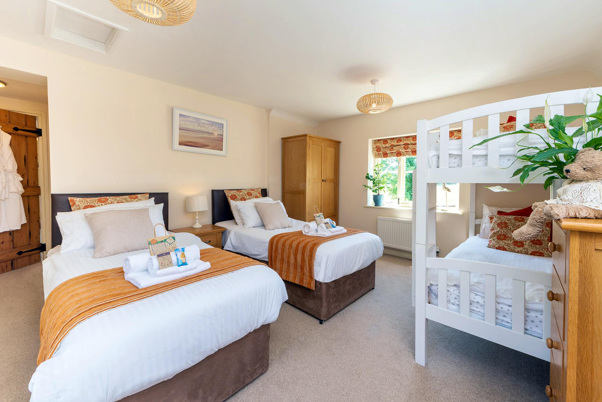 Family superking/twin with bunks 