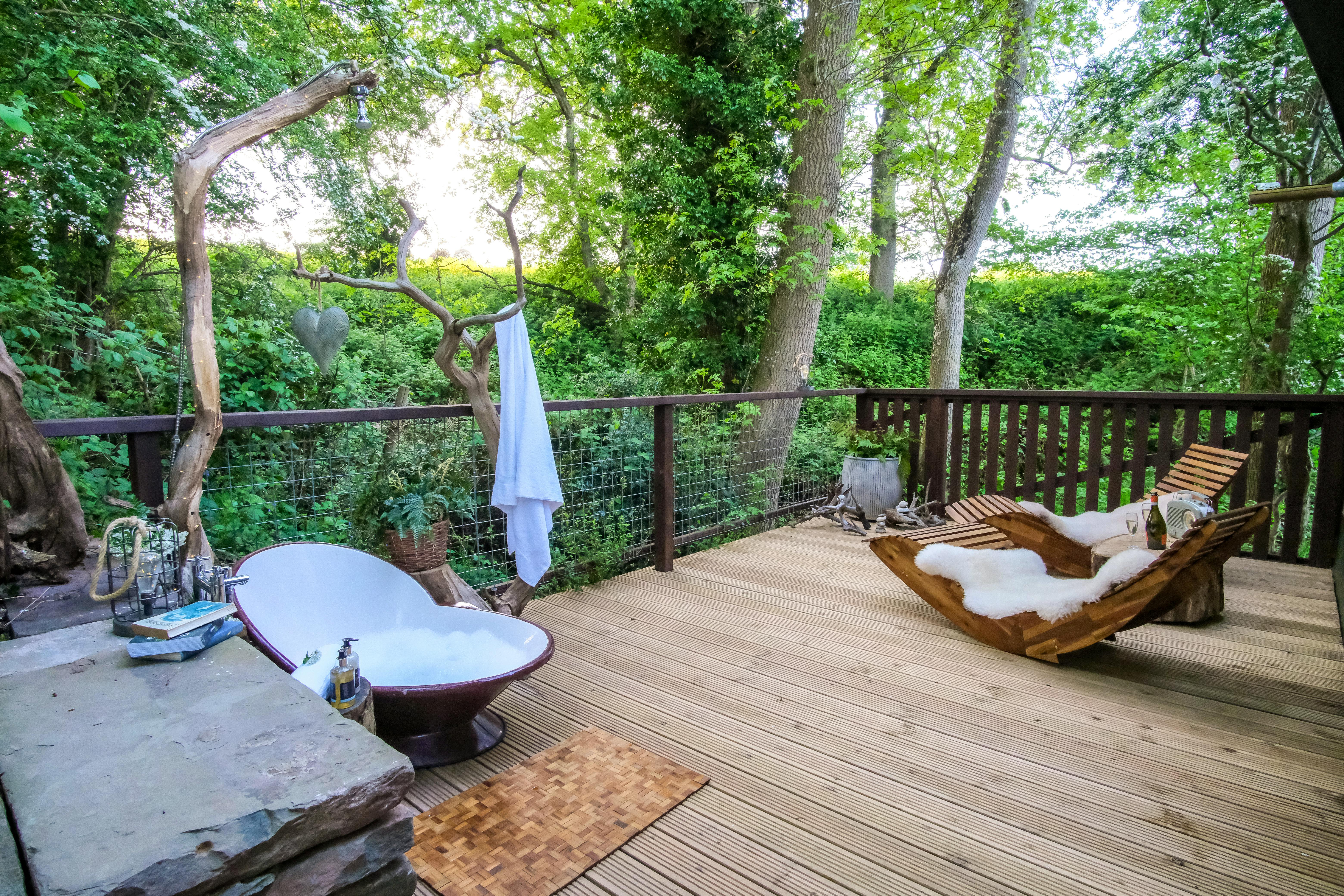 Outdoor Bath on Holly